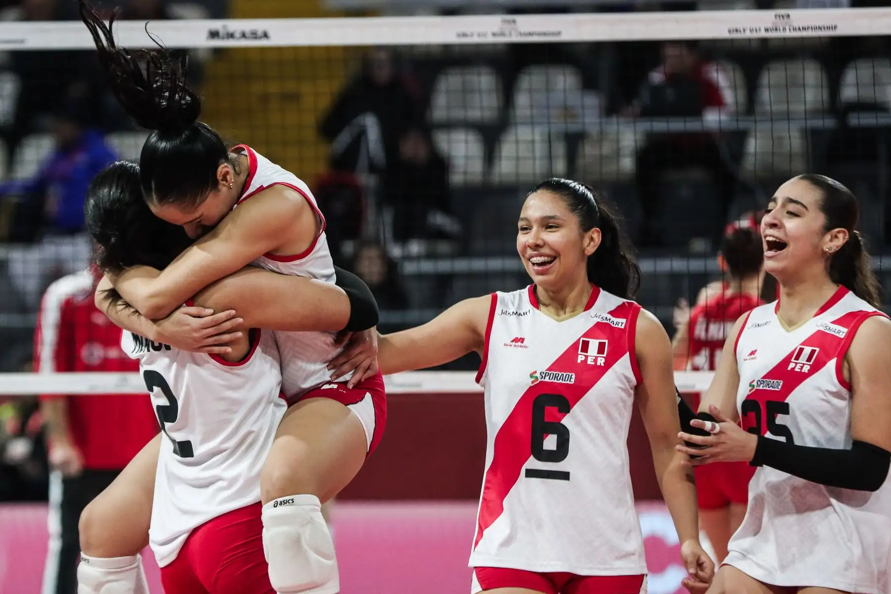 La Bicolor se impone a Turquía por 3 sets a 1 en el partido por la clasificación para luchar por el quinto puesto del Mundial de Voleibol Sub-17 en el Coliseo Dibós. Foto: ANDINA/ Connie Calderon
