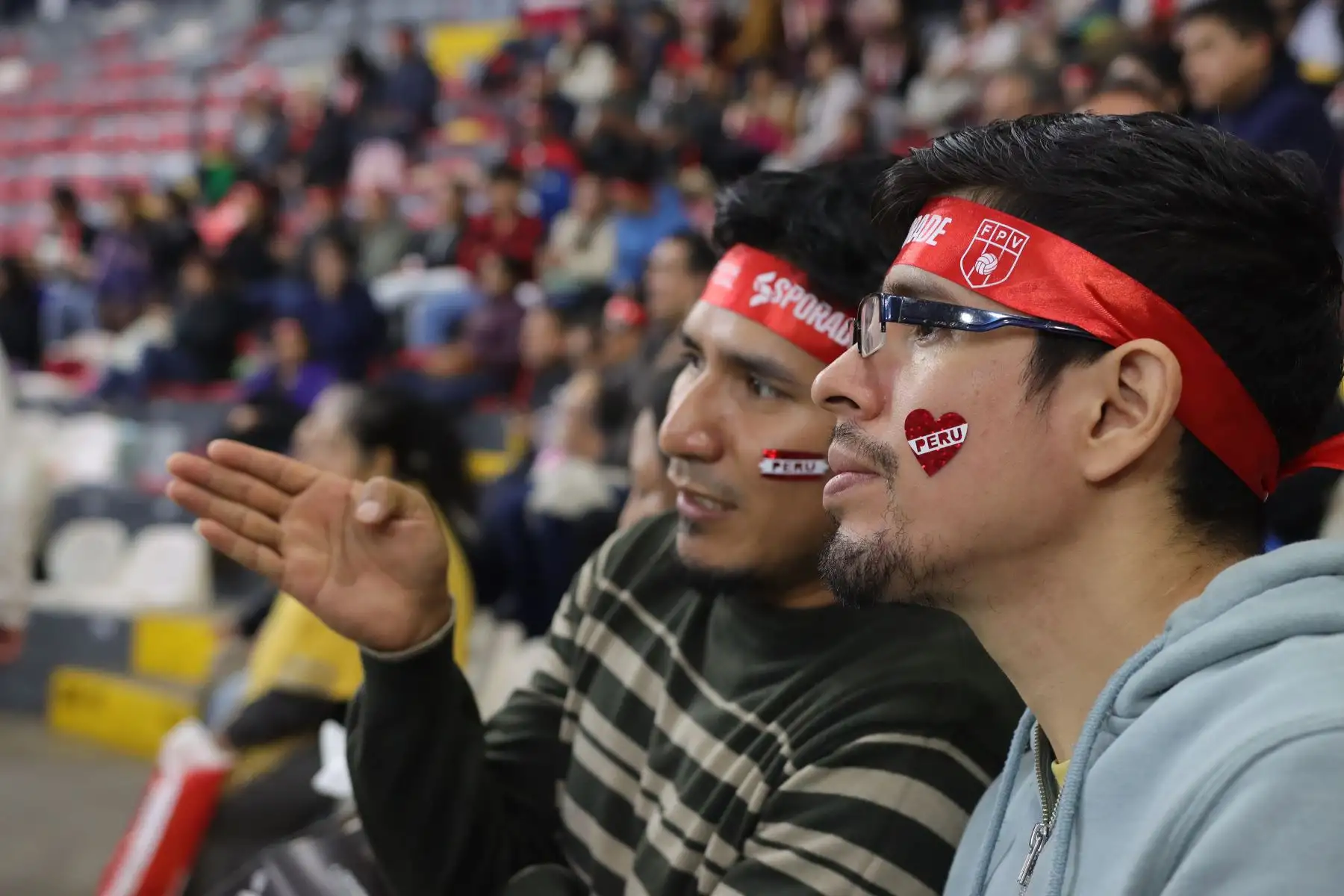 Aficionados peruanos alientan  a la Selección Peruana Sub 17 de Vóley Femenino que se enfrenta a Brasil por la disputa del quinto lugar en el Mundial Sub 17 de Vóley Femenino.
Foto: ANDINA/ Lino Chipana