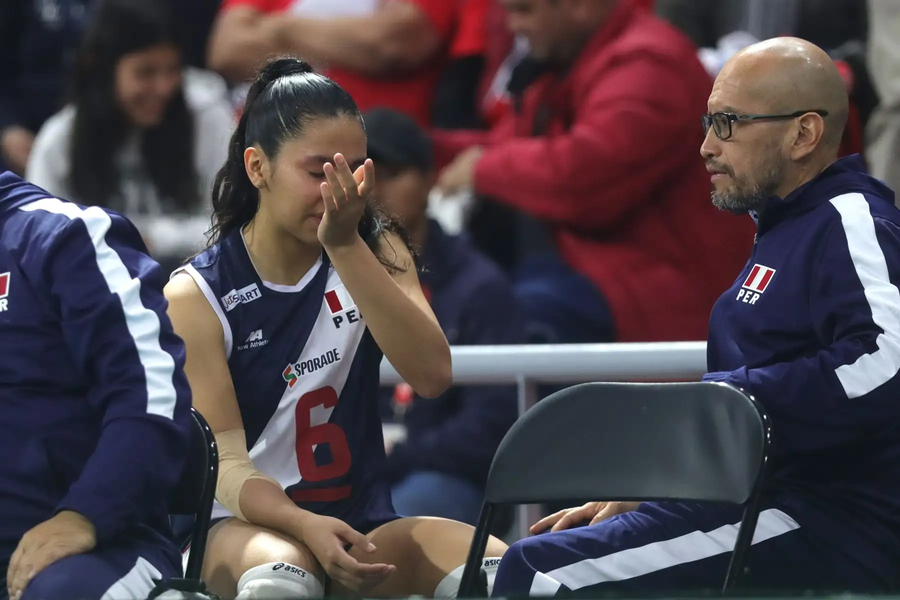 Se lesiona Ariana Vásquez, capitana de la Selección Peruana durante el partido ante Brasil en el Coliseo Eduardo Dibós.
Foto: ANDINA / Lino Chipana.