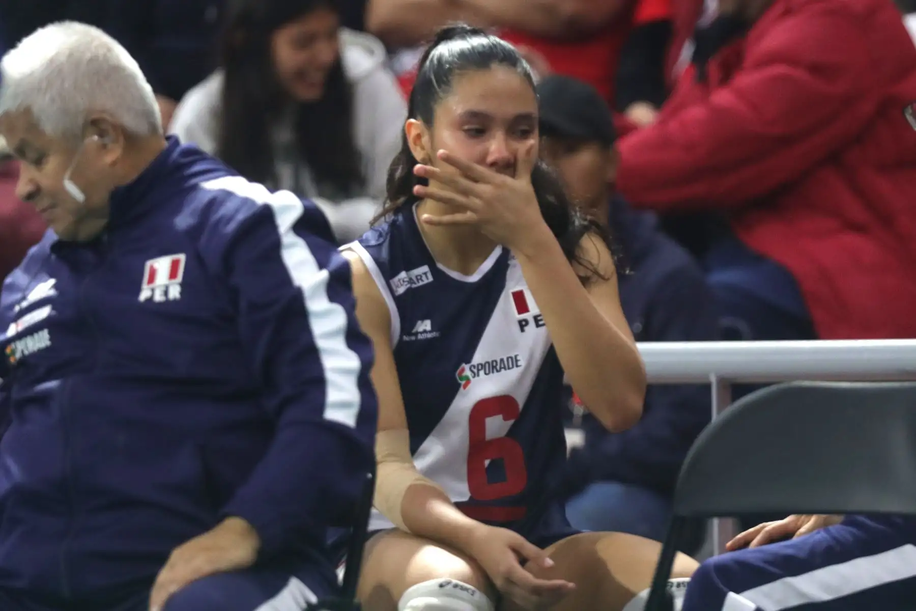 Se lesiona Ariana Vásquez, capitana de la Selección Peruana durante el partido ante Brasil en el Coliseo Eduardo Dibós.
Foto: ANDINA / Lino Chipana.