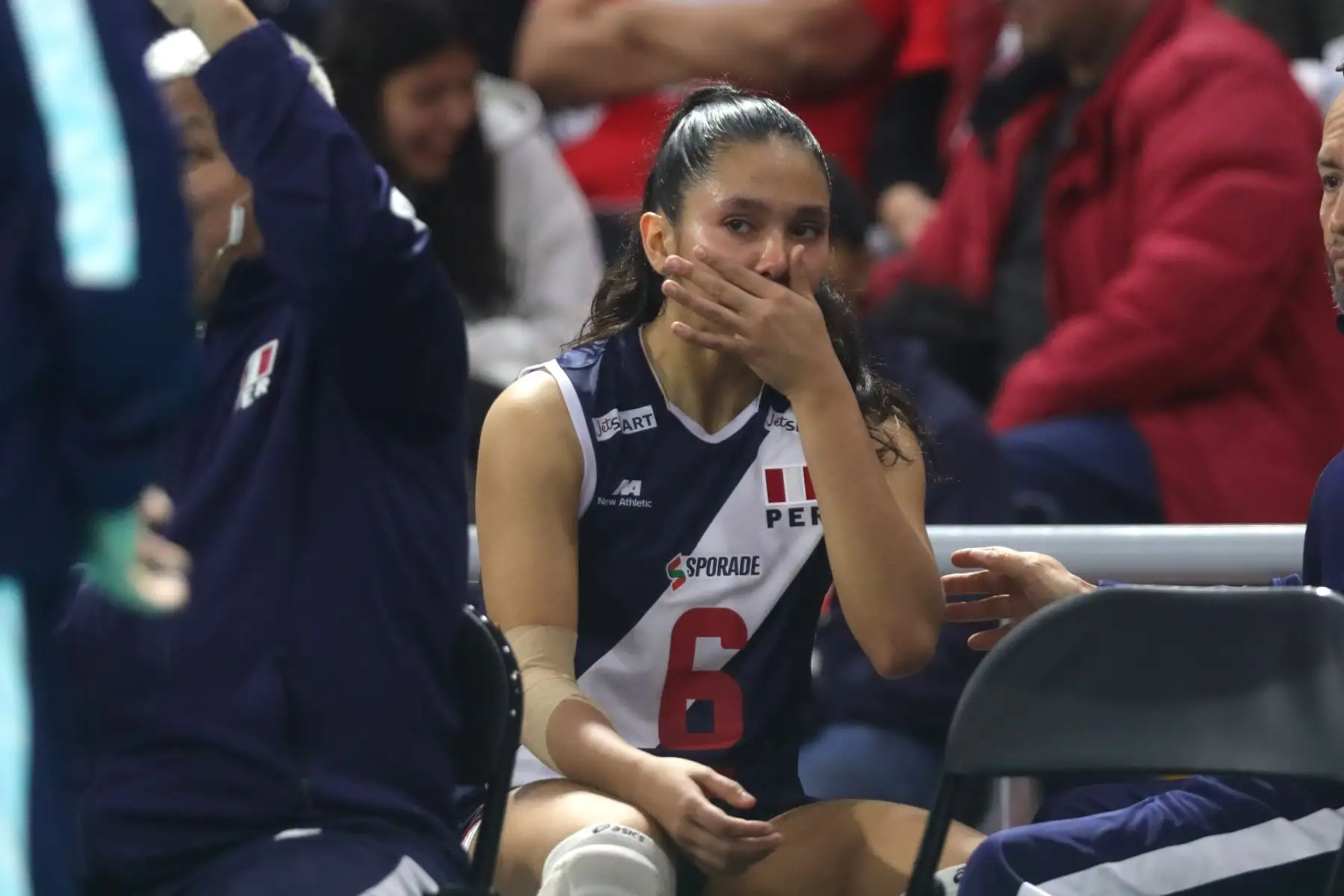 Se lesiona Ariana Vásquez, capitana de la Selección Peruana durante el partido ante Brasil en el Coliseo Eduardo Dibós.
Foto: ANDINA / Lino Chipana.