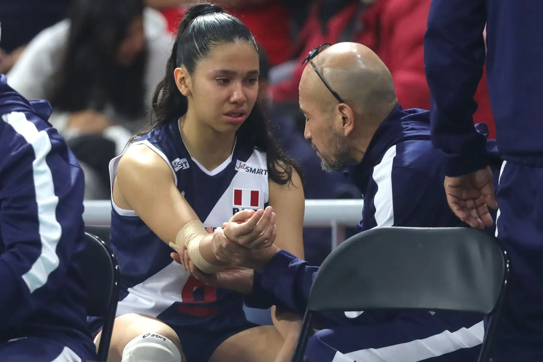 Se lesiona Ariana Vásquez, capitana de la Selección Peruana durante el partido ante Brasil en el Coliseo Eduardo Dibós.
Foto: ANDINA / Lino Chipana.