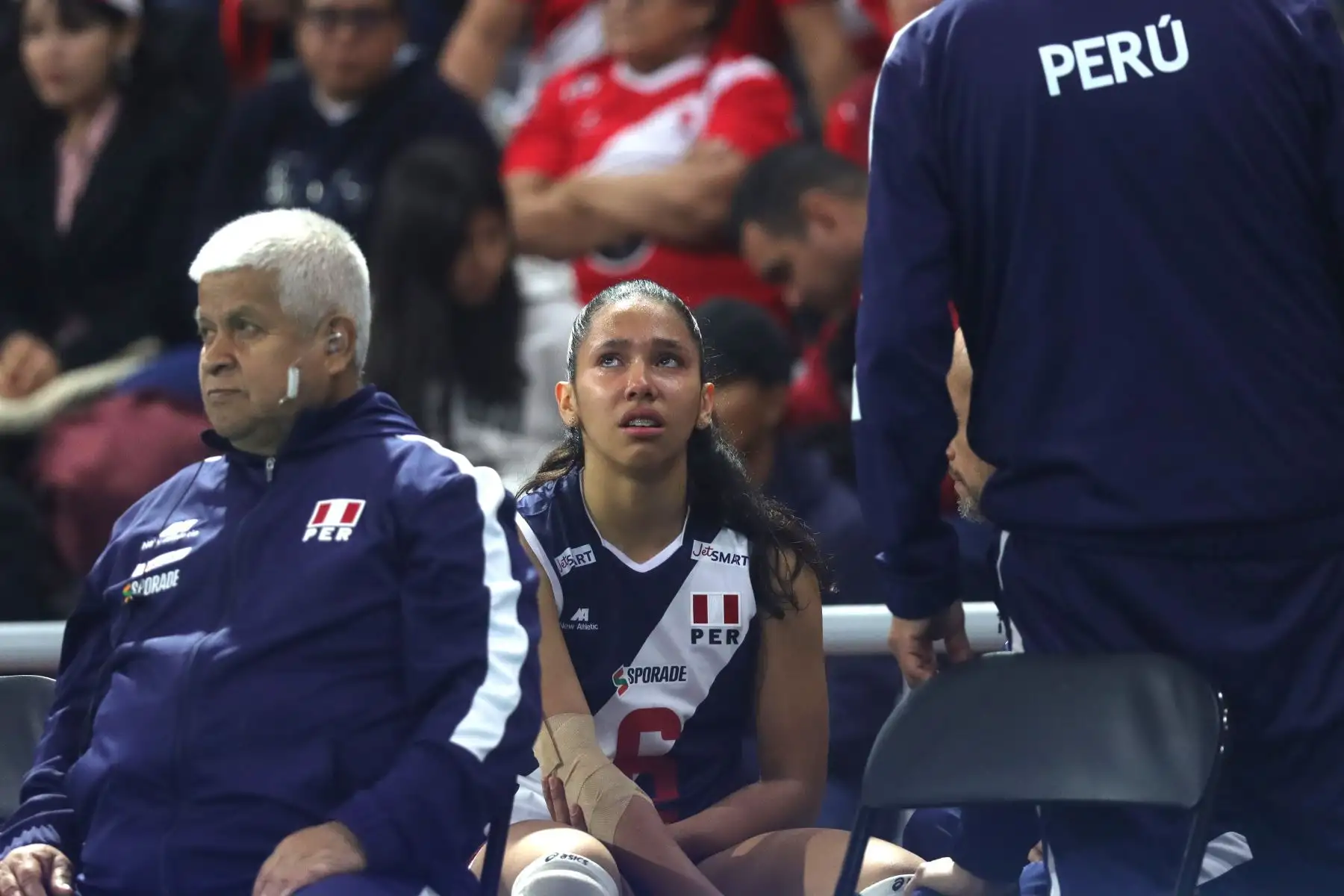 Se lesiona Ariana Vásquez, capitana de la Selección Peruana durante el partido ante Brasil en el Coliseo Eduardo Dibós.
Foto: ANDINA / Lino Chipana.