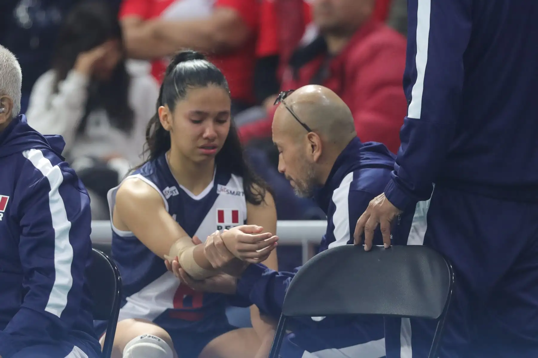 Se lesiona Ariana Vásquez, capitana de la Selección Peruana durante el partido ante Brasil en el Coliseo Eduardo Dibós.
Foto: ANDINA / Lino Chipana.