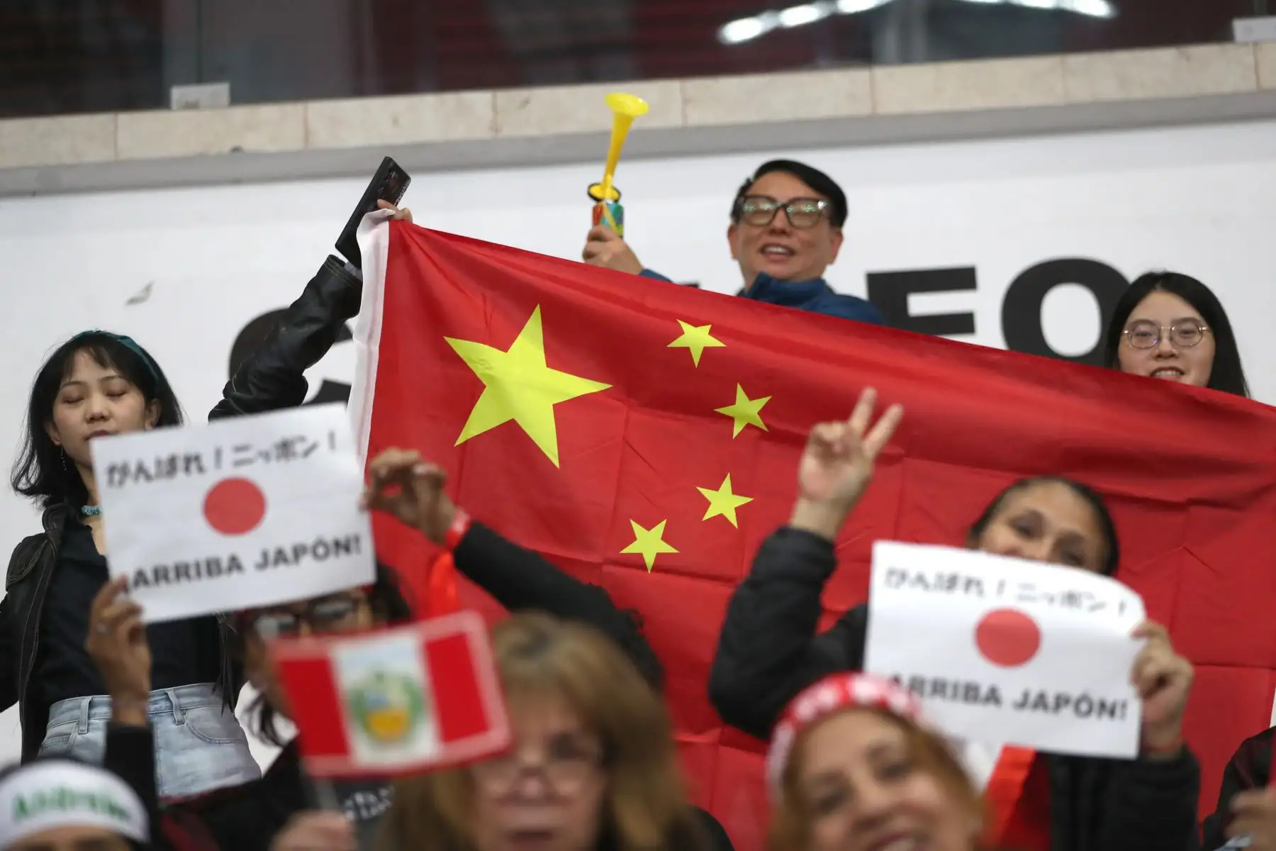 Imágenes previas al partido entre las selecciones  de China y Japón, quienes juegan por la final del Mundial de Vóley Sub-17 en el Coliseo Dibós.
Foto: ANDINA/ Lino Chipana