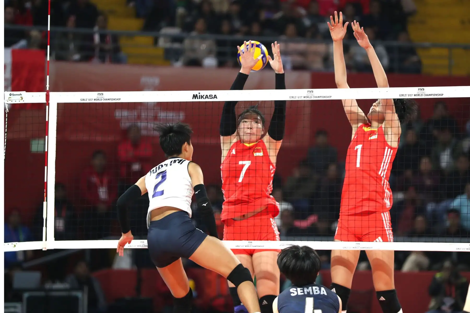 La jugadora japonesa Haruka Toky  en acción ante la selección de China durante el partido que se disputa por la final del Mundial de Voleibol Sub-17 en el Coliseo Dibós.
Foto: ANDINA/ Lino Chipana