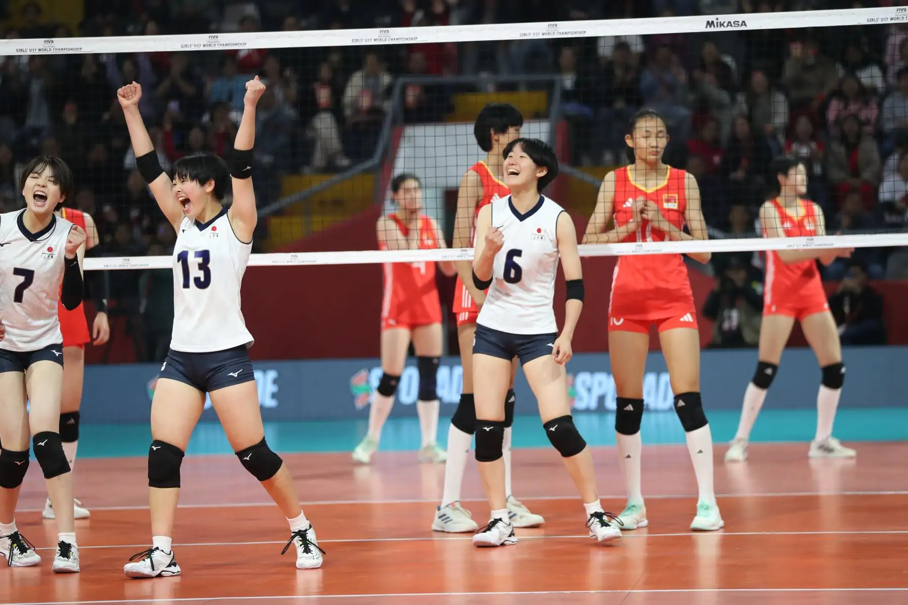 La jugadora japonesa Haruka Toky  en acción ante la selección de China durante el partido que se disputa por la final del Mundial de Voleibol Sub-17 en el Coliseo Dibós.
Foto: ANDINA/ Lino Chipana