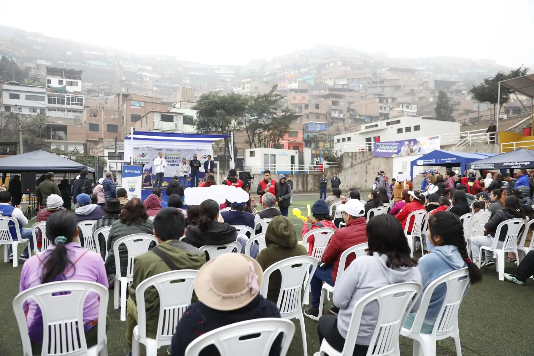 El titular del MTPE enfatizó los beneficios del programa: "Capacitamos a los jóvenes en Senati o la UNI. El programa les paga la capacitación, la movilidad, el desayuno y el almuerzo. Luego ingresan a la planilla con todos los derechos laborales".  Foto: ANDINA/Difusión