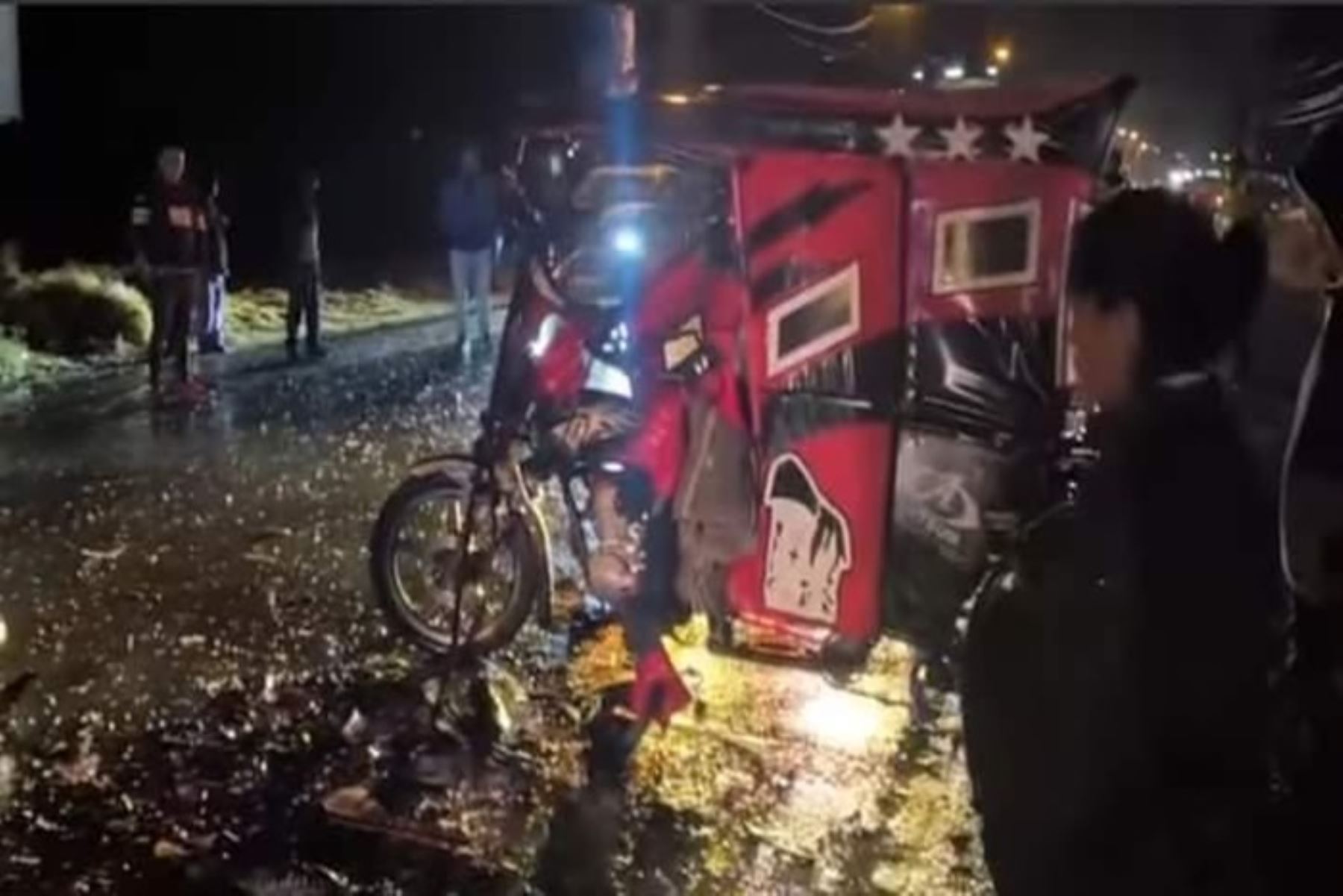 Una persona fallecida y tres heridos en choque entre mototaxi y moto dejó un accidente en la Carretera Central en le tramo Jauja-Huancayo