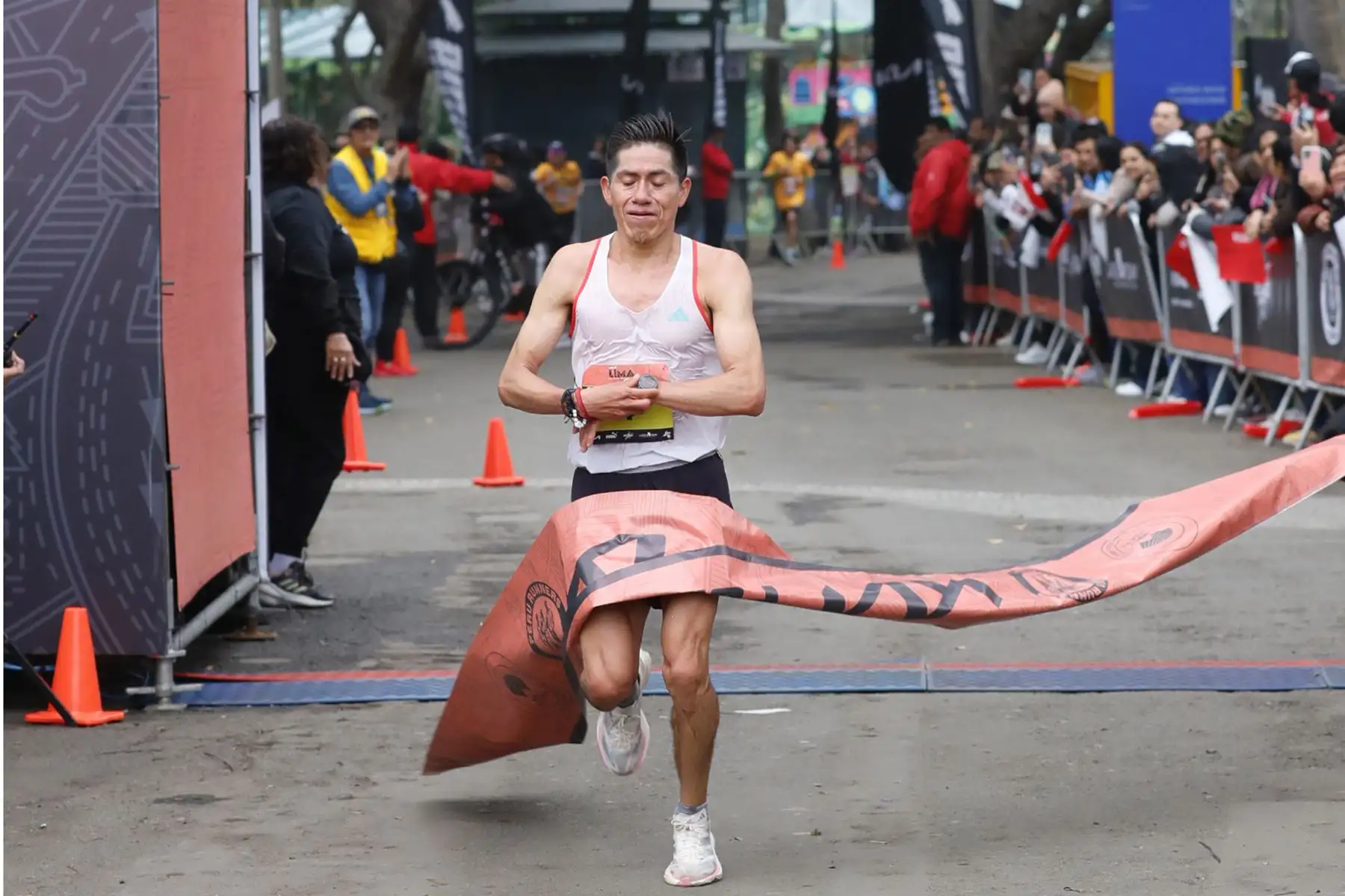 El primer lugar fue para Ulises Martín Ambrosio.  La histórica Kia Media Maratón de Lima & 10K Powered by Puma celebró  su vibrante edición número 115.
Foto:  Kia Media Maratón de Lima