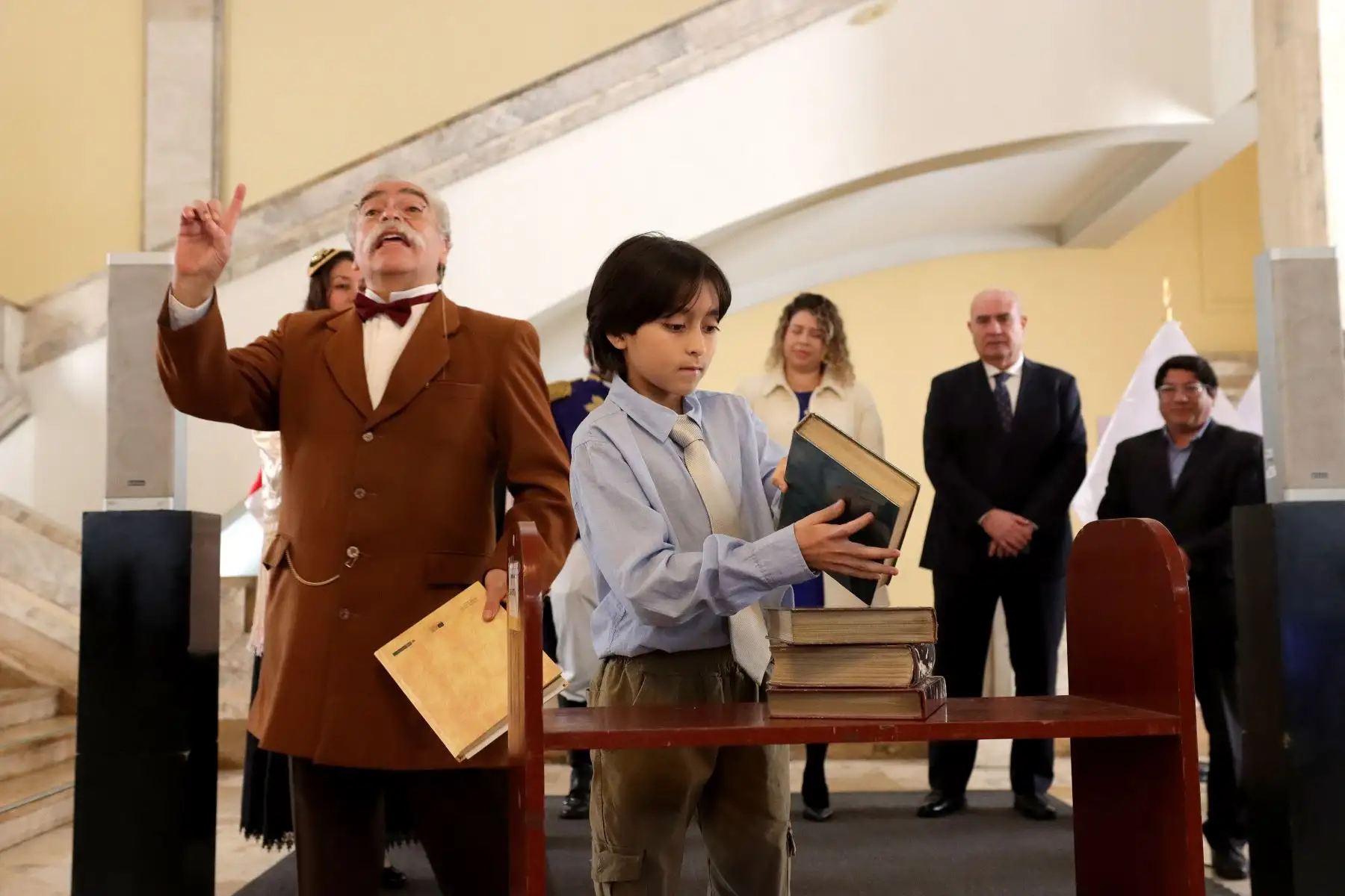 Activación artística, personajes históricos que permitieron la consolidación de la BNP
Inauguración de la exposición itinerante "203 años de la Biblioteca Nacional del Perú" y la firma del Pacto por más libros y lectura en las bibliotecas.
Gran Biblioteca Pública de Lima.
Foto: ANDINA / Lino Chipana.
