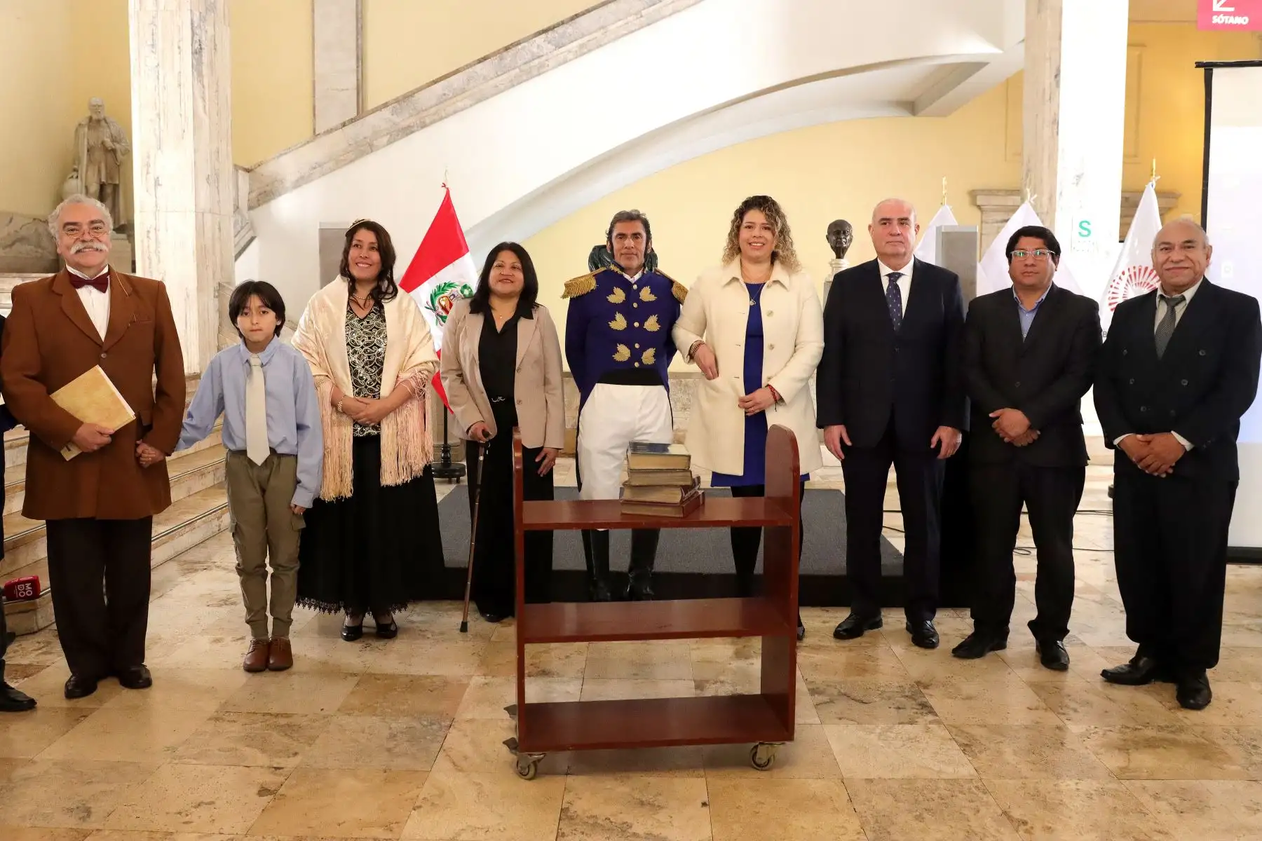 Activación artística, personajes históricos que permitieron la consolidación de la BNP
Inauguración de la exposición itinerante "203 años de la Biblioteca Nacional del Perú" y la firma del Pacto por más libros y lectura en las bibliotecas.
Gran Biblioteca Pública de Lima.
Foto: ANDINA / Lino Chipana.