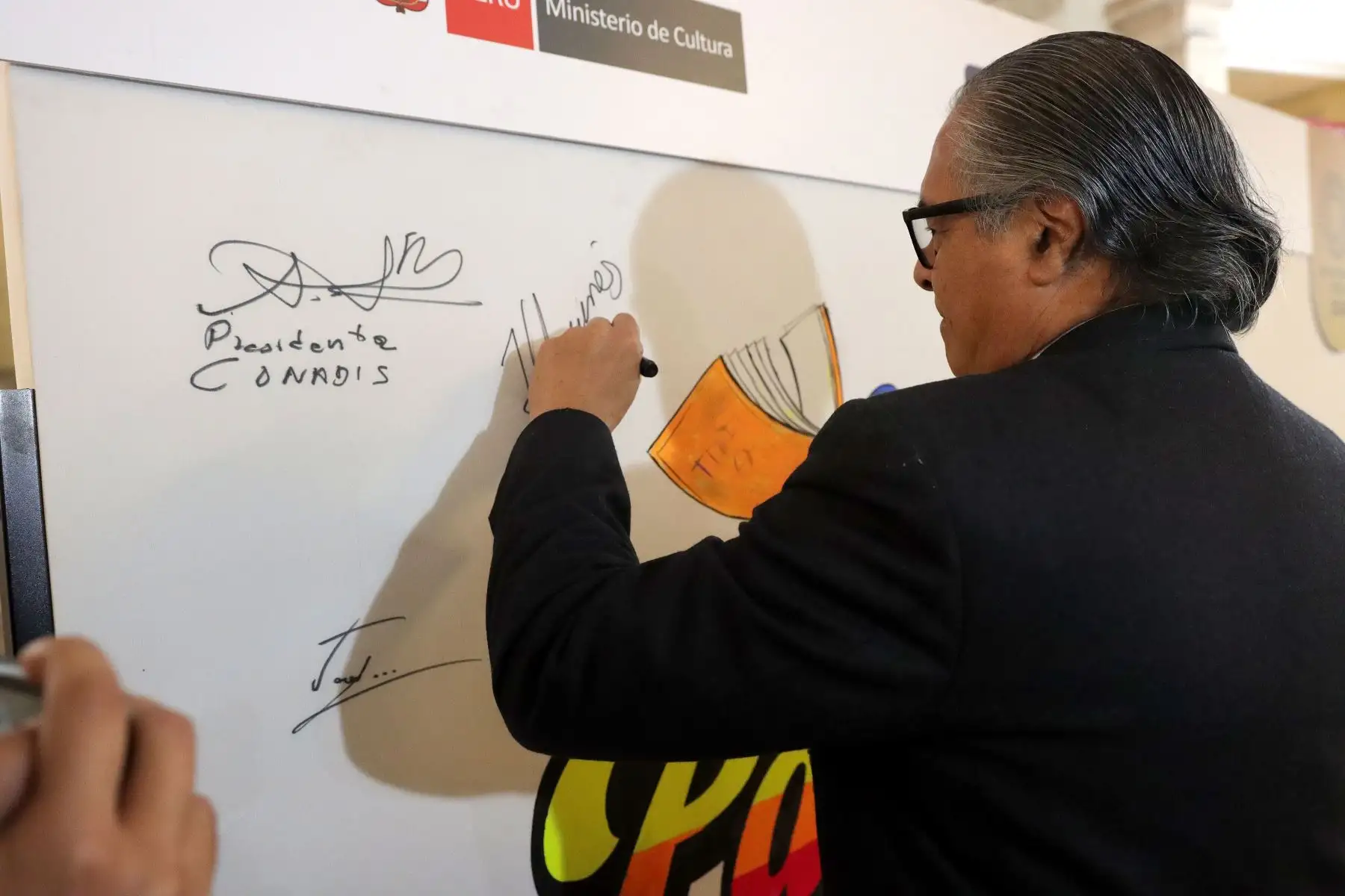 Inauguración de la exposición itinerante "203 años de la Biblioteca Nacional del Perú" y la firma del Pacto por más libros y lectura en las bibliotecas.
Gran Biblioteca Pública de Lima.
Foto: ANDINA / Lino Chipana.