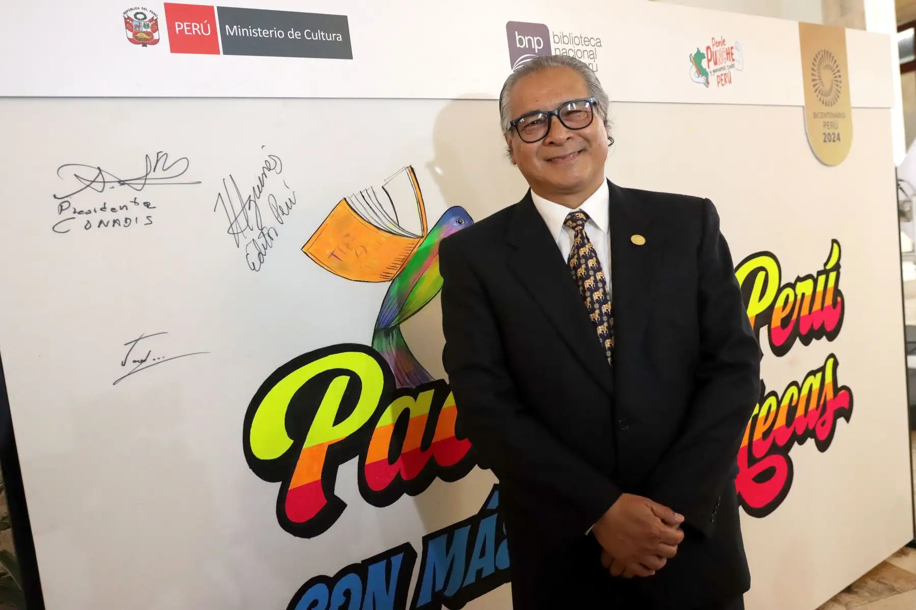 Hugo Aguirre presidente del directorio de Editora Perú.
Inauguración de la exposición itinerante "203 años de la Biblioteca Nacional del Perú" y la firma del Pacto por más libros y lectura en las bibliotecas.
Gran Biblioteca Pública de Lima.
Foto: ANDINA / Lino Chipana.