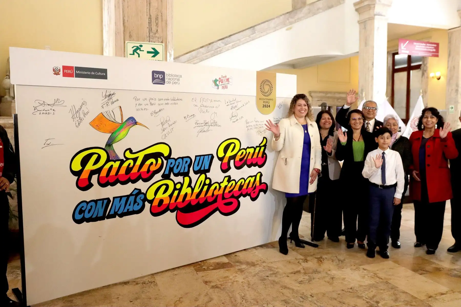Inauguración de la exposición itinerante "203 años de la Biblioteca Nacional del Perú" y la firma del Pacto por más libros y lectura en las bibliotecas.
Gran Biblioteca Pública de Lima.
Foto: ANDINA / Lino Chipana.