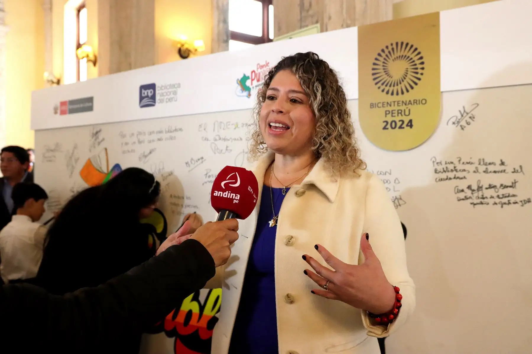 Ana Peña , jefa institucional de BNP.
Inauguración de la exposición itinerante "203 años de la Biblioteca Nacional del Perú" y la firma del Pacto por más libros y lectura en las bibliotecas.
Gran Biblioteca Pública de Lima.
Foto: ANDINA / Lino Chipana.