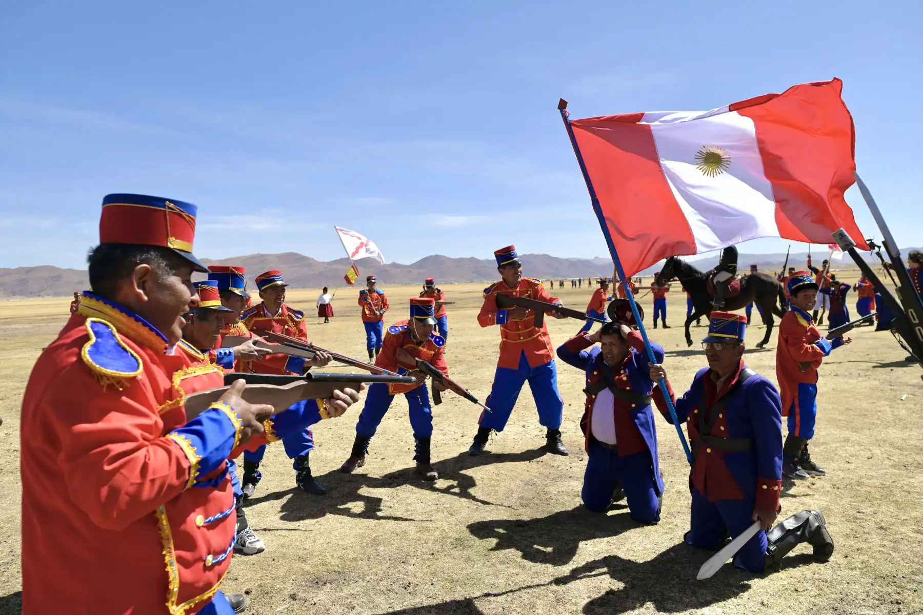 Esta representación fue organizada por la Dirección Desconcentrada de Cultura de Puno, la Municipalidad Distrital de Zepita, la Municipalidad del Centro Poblado de Chua Chua, el Ejército peruano y el Proyecto Especial Bicentenario del Ministerio de Cultura.
Foto: Proyecto Especial Bicentenario