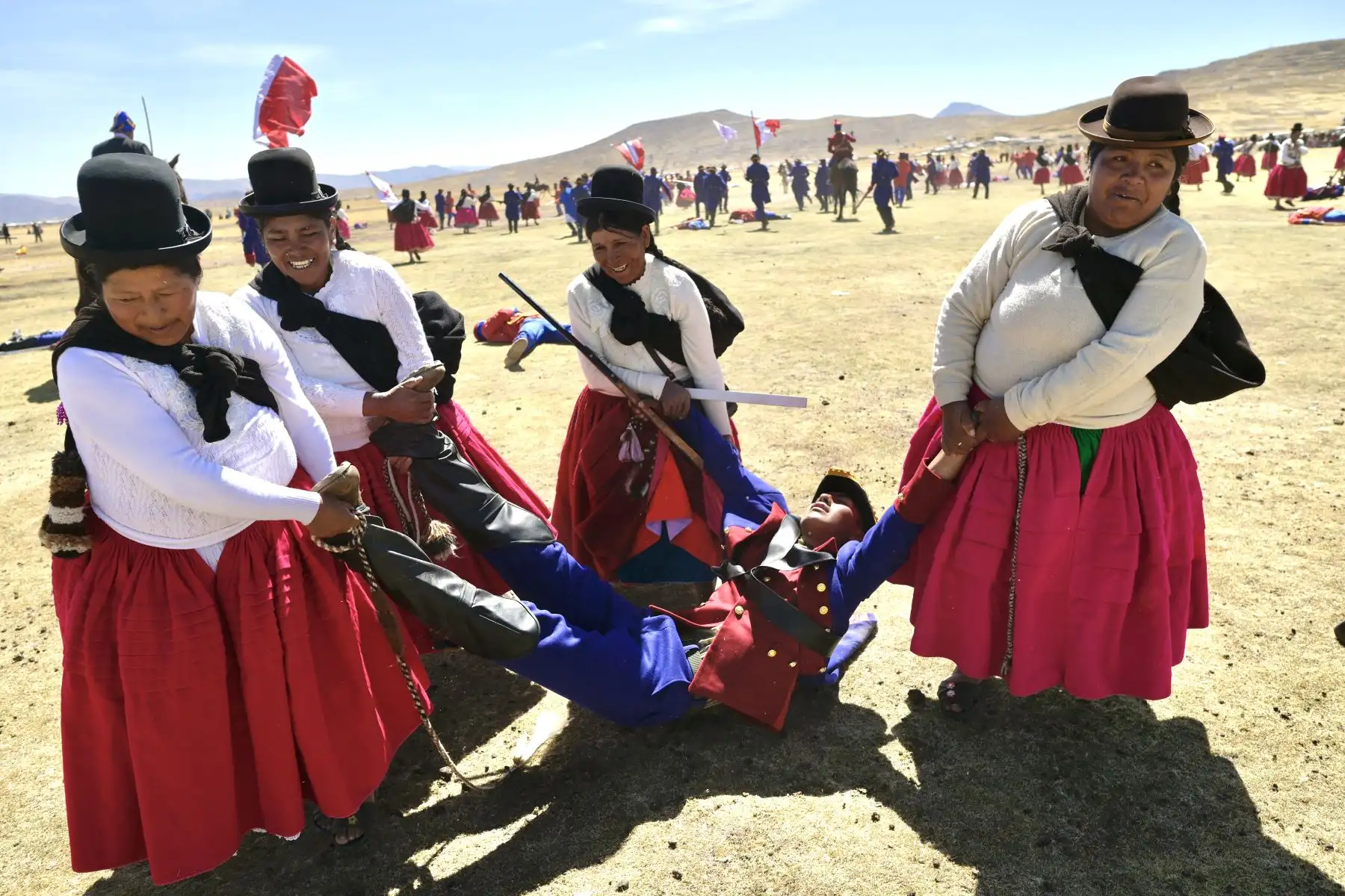 Esta representación fue organizada por la Dirección Desconcentrada de Cultura de Puno, la Municipalidad Distrital de Zepita, la Municipalidad del Centro Poblado de Chua Chua, el Ejército peruano y el Proyecto Especial Bicentenario del Ministerio de Cultura.
Foto: Proyecto Especial Bicentenario