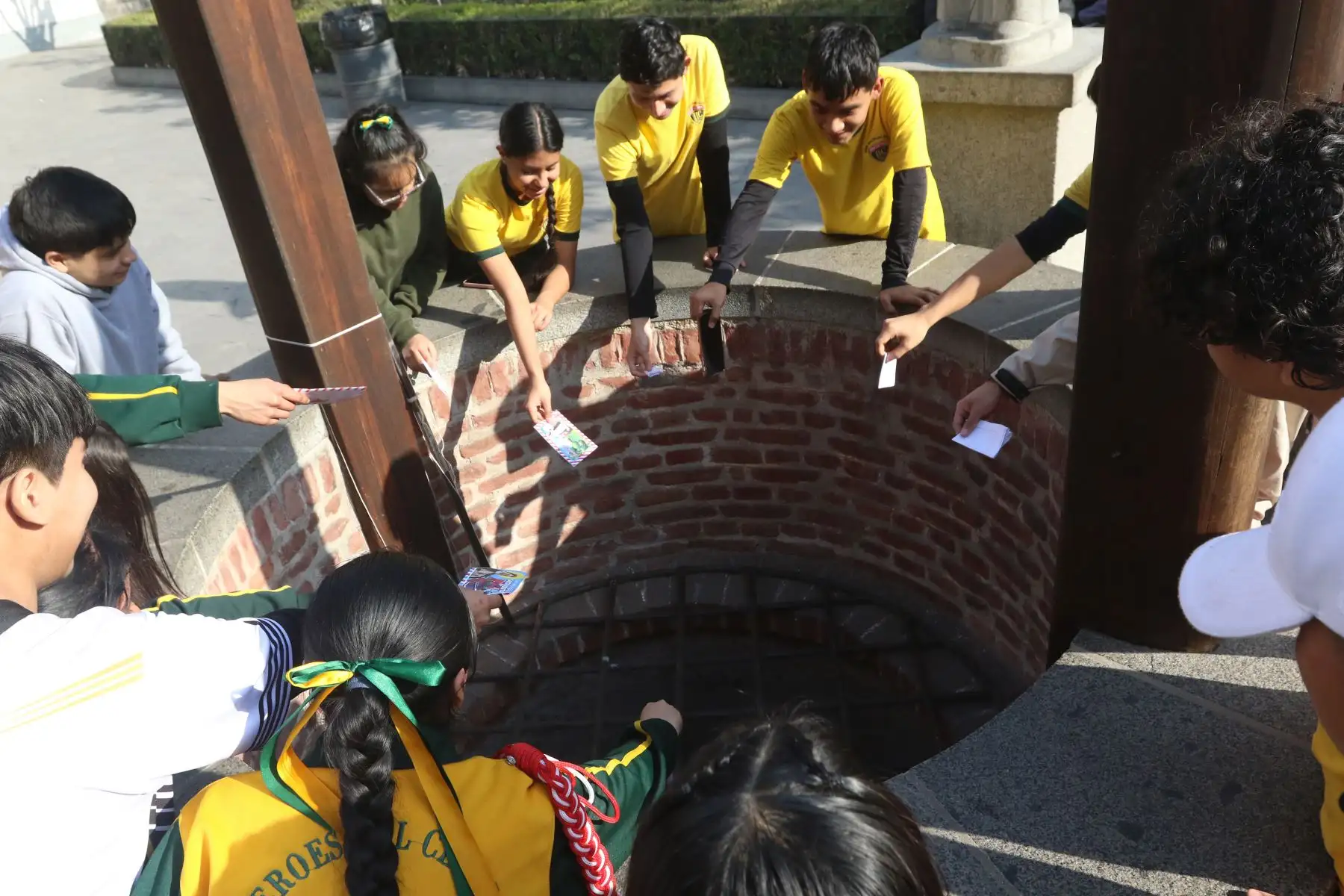 Feligreses visitan el convento de Santa Rosa de Lima, a cuatro días de la conmemoración central en honor a la Patrona de América, las Indias Occidentales y Filipinas.
Foto: ANDINA/Héctor Vinces