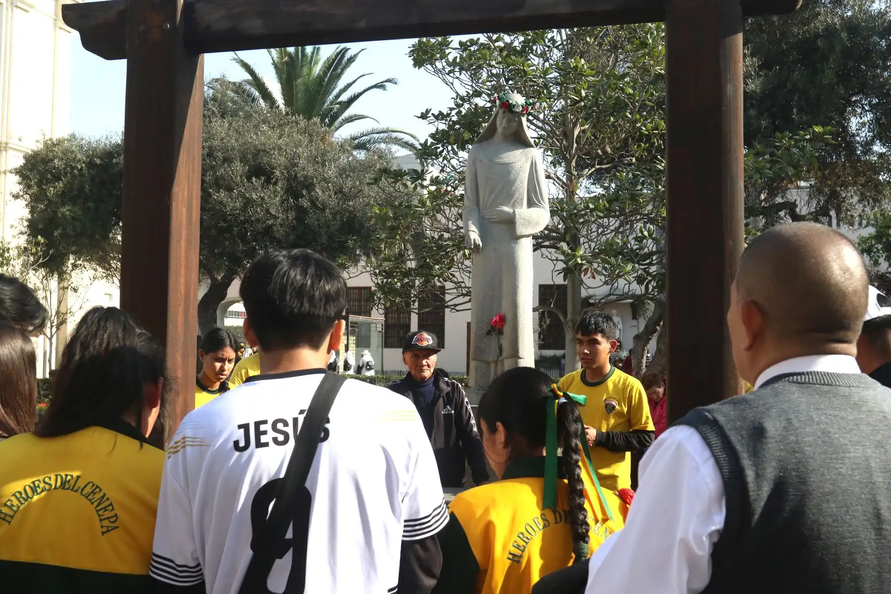 Feligreses visitan el convento de Santa Rosa de Lima, a cuatro días de la conmemoración central en honor a la Patrona de América, las Indias Occidentales y Filipinas.
Foto: ANDINA/Héctor Vinces
