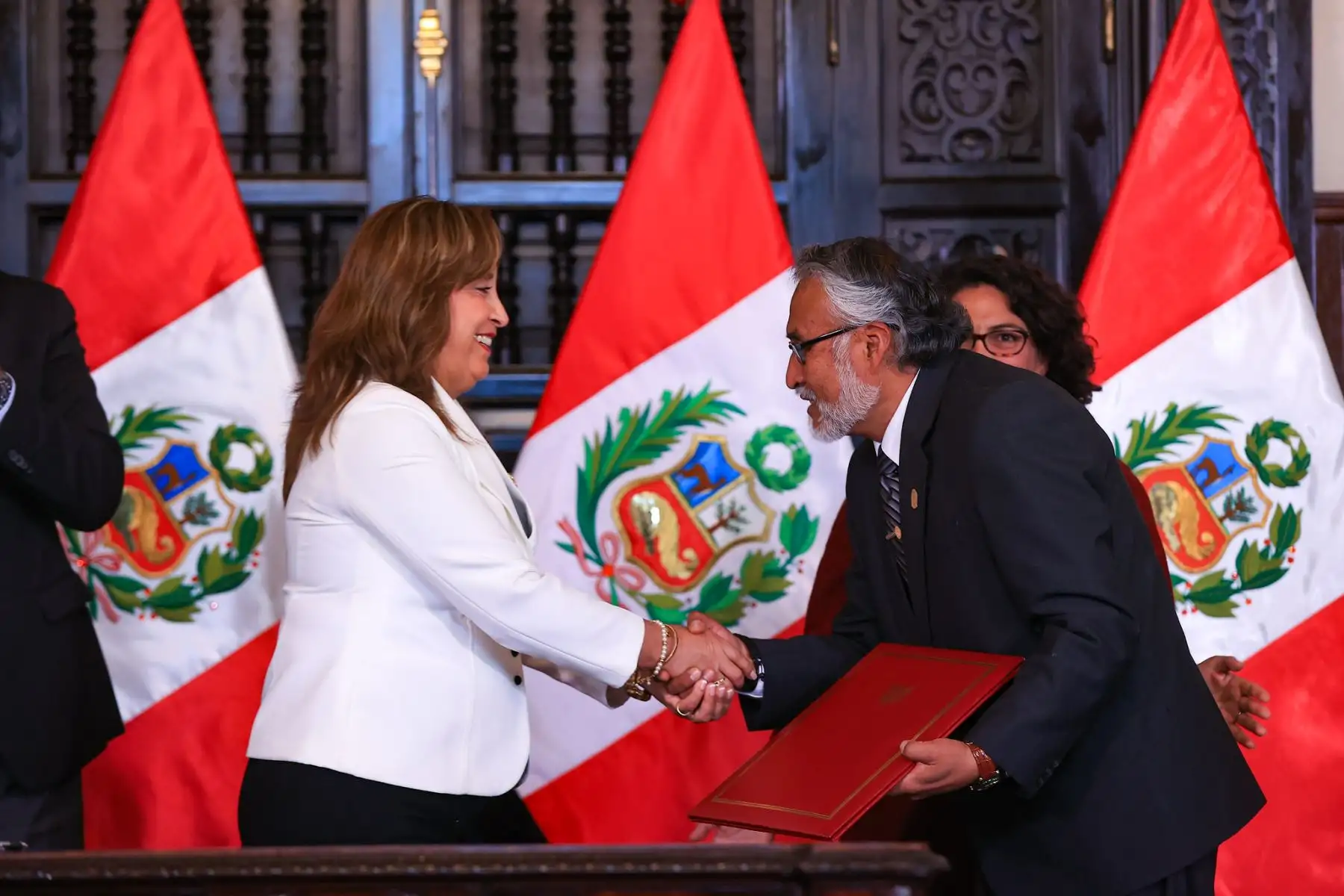 Firma del Decreto Supremo que declara de interés nacional la creación del Museo Tawantinsuyo de la Universidad Nacional de San Antonio Abad del Cusco.
Foto: ANDINA/Prensa Presidencia