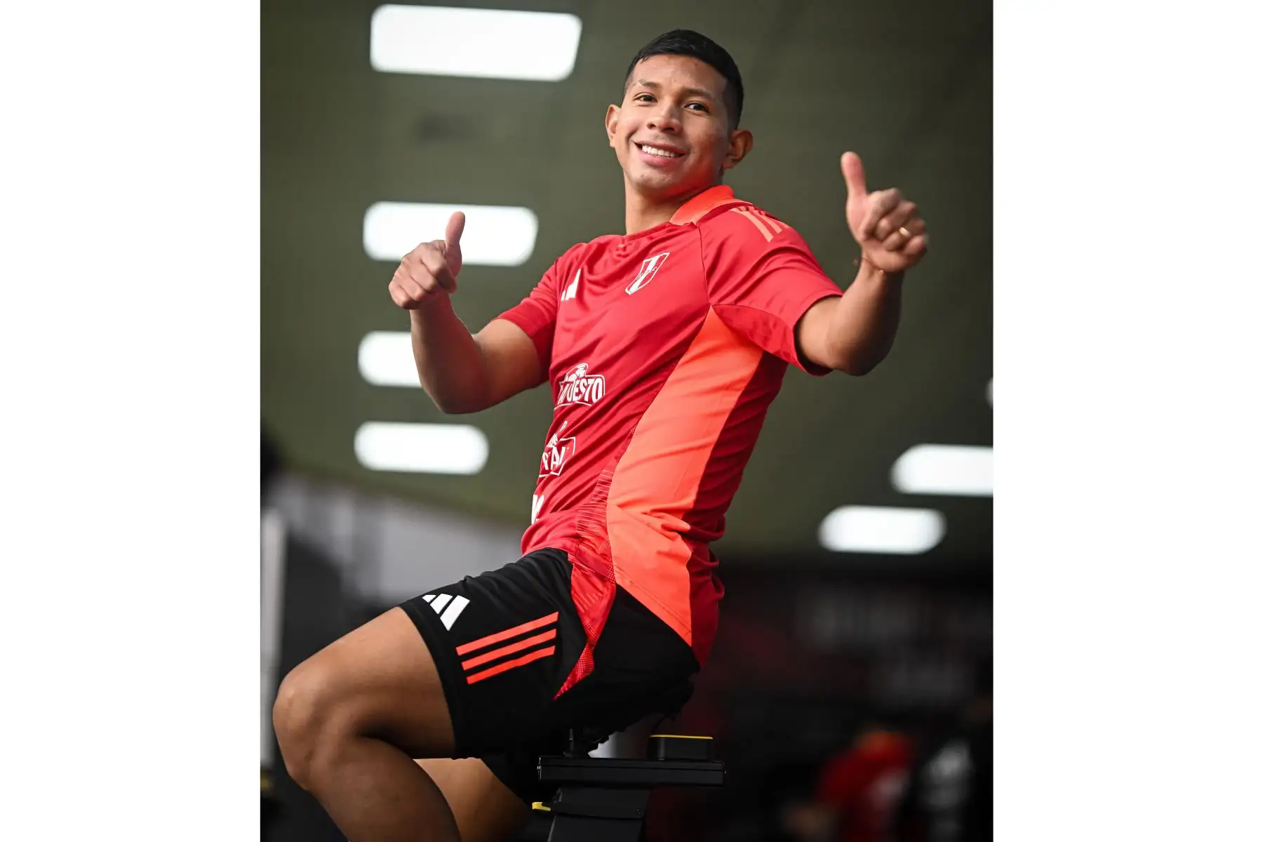 La Selección Peruana inició sus entrenamientos en la Videna FPF de San Luis con miras a las fechas 7 y 8 de las Clasificatorias al Mundial 2026. En la imagen, el jugador Edison Flores.
Foto: FPF