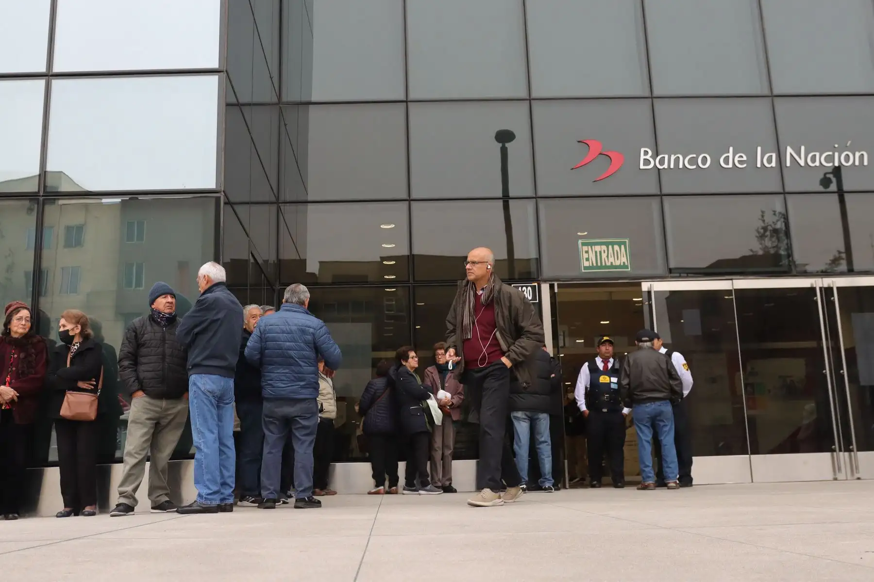 Pago al nuevo grupo del Fonavi, en la sede San Borja del Banco de la Nación.
Foto: ANDINA/ Lino Chipana.