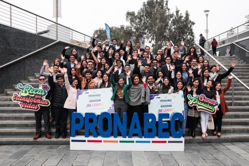 Ganadores de concurso anterior de la Beca Generación Bicentenario, otorgada por el Estado a través del Minedu. Foto: ANDINA/Difusión