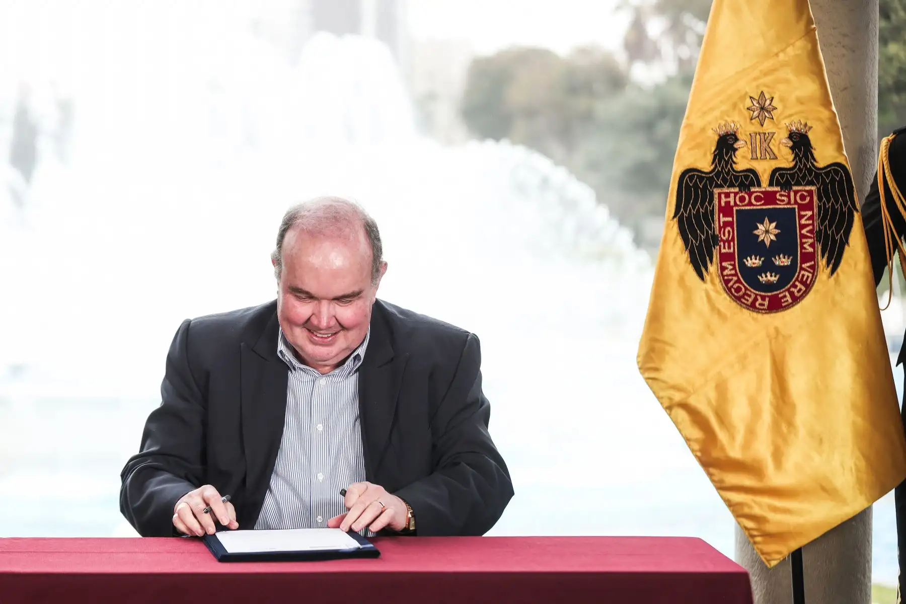 Alcalde de Lima, Rafael López Aliaga, y Ministra de Vivienda, Construcción y Saneamiento, Hannia Pérez de Cuéllar; firman convenio de cooperación para la construcción de la “Ciudad Bicentenario” en Ancón. 
Foto: ANDINA/ Connie Calderón