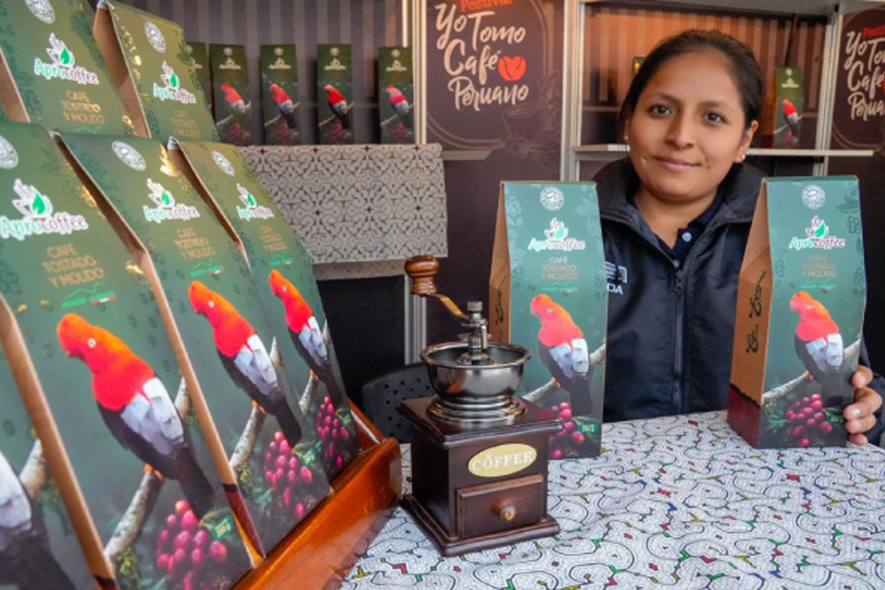 Durante los cuatro días del festival se distribuyeron 10,000 vasos de café para degustación gratuita. Foto: ANDINA/Devida