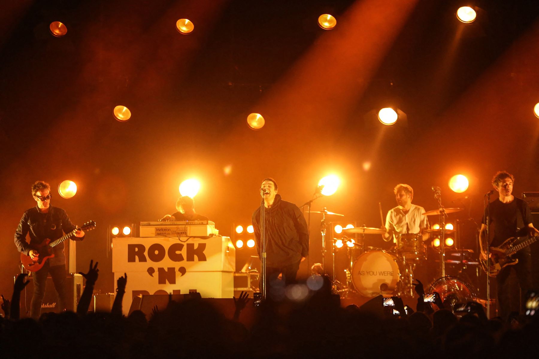 Esta fotografía tomada el 14 de enero de 2018 muestra al cantante, compositor y ex cantante inglés de la banda de rock Oasis Liam Gallagher, actuando en un concierto en Yakarta.
Foto: AFP