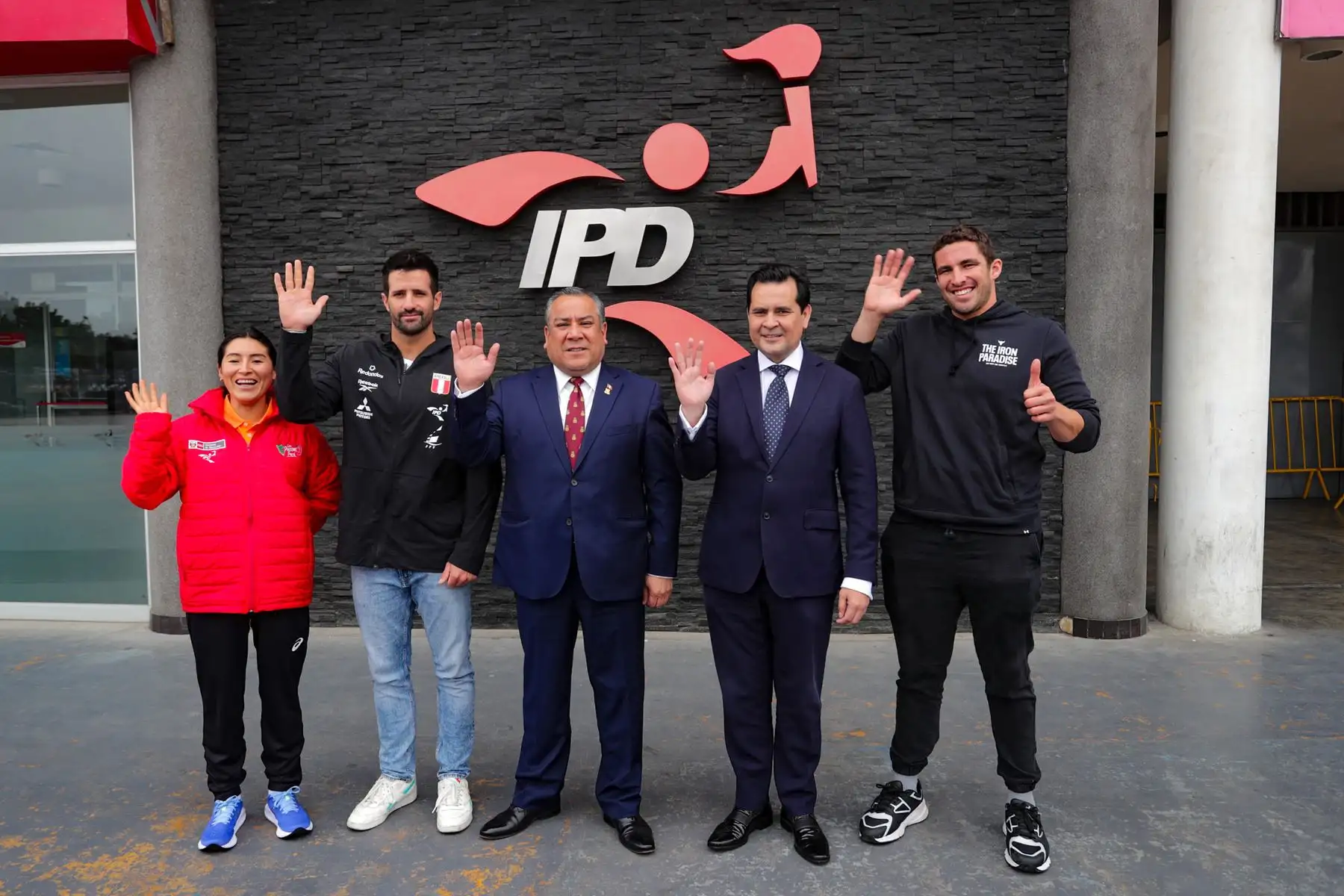 El presidente del Consejo de Ministros, Gustavo Adrianzén y el presidente del Instituto Peruano del Deporte, Federico Tong  se reunieron con deportistas peruanos que participaron en los Juegos Olímpicos París 2024, a quienes felicitaron por su destacada performance y escucharon sus necesidades.
Foto: PCM