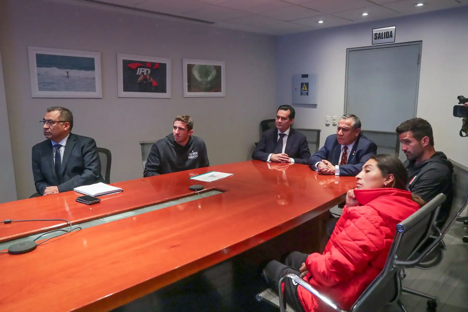 El presidente del Consejo de Ministros, Gustavo Adrianzén y el presidente del Instituto Peruano del Deporte, Federico Tong  se reunieron con deportistas peruanos que participaron en los Juegos Olímpicos París 2024, a quienes felicitaron por su destacada performance y escucharon sus necesidades.
Foto: PCM