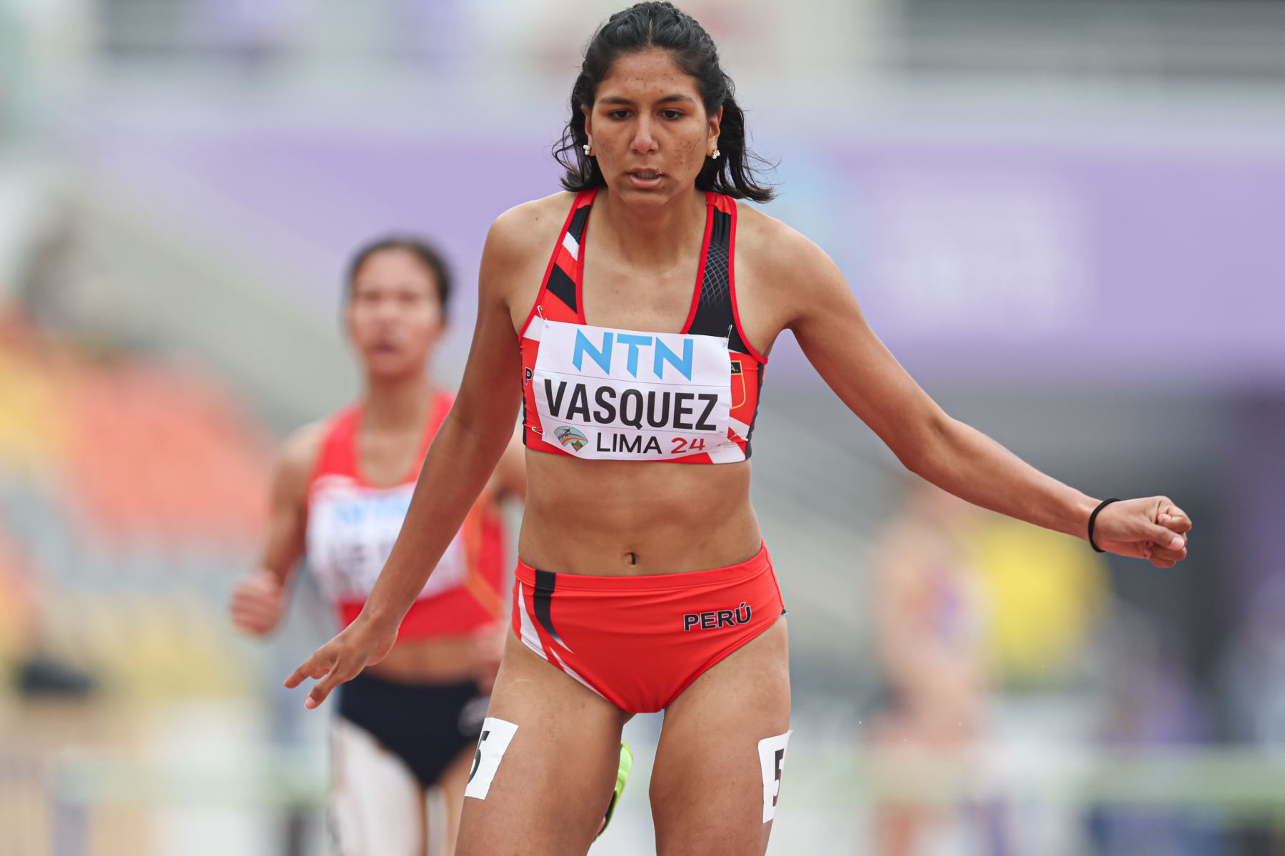 Ximena Vásquez demostró que se encuentra en franco acenso en el atletismo