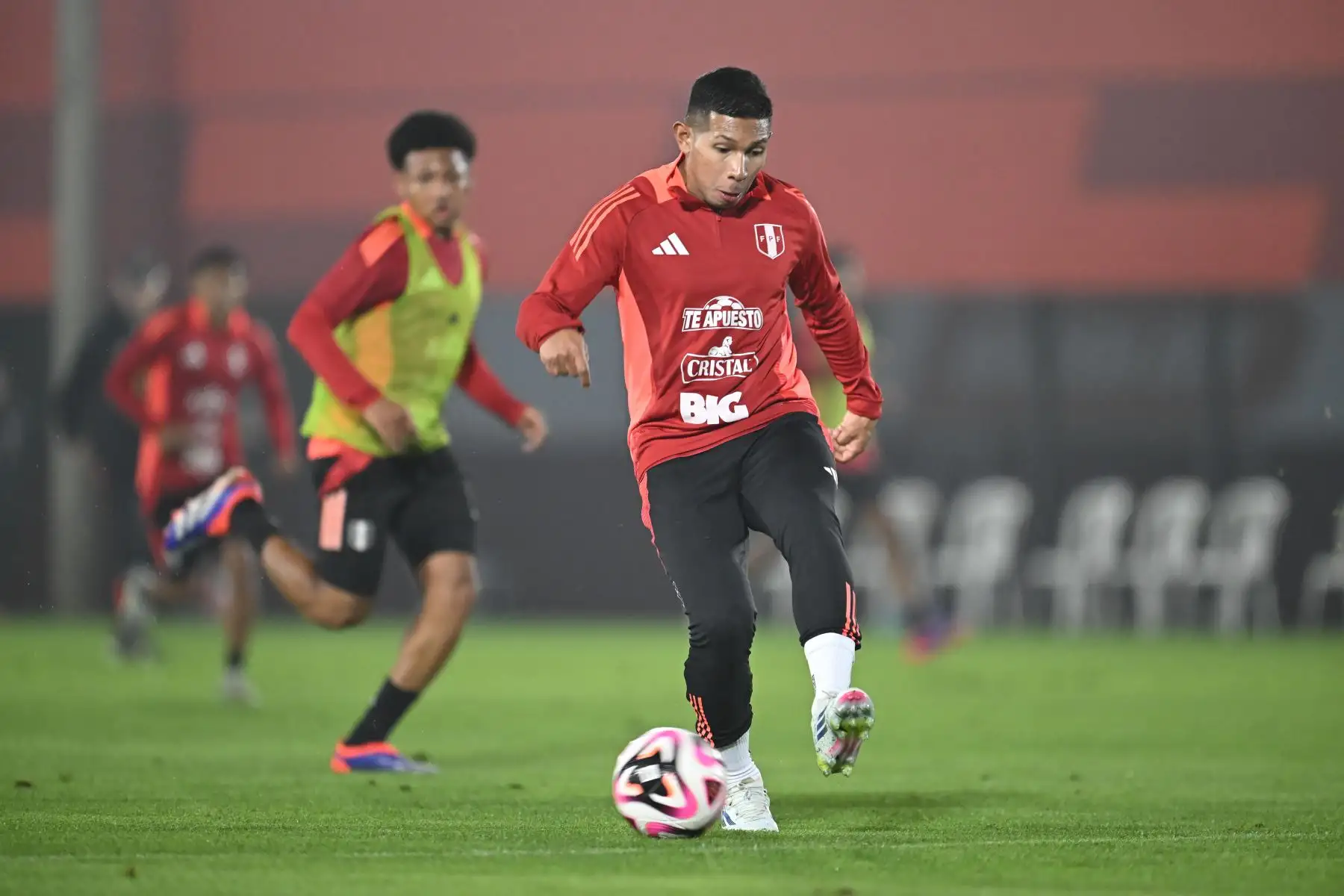 Selección peruana realizó segundo entrenamiento en la Videna de cara al encuentro frente a Colombia el próximo 6 de septiembre

Foto:ANDINA/FPF