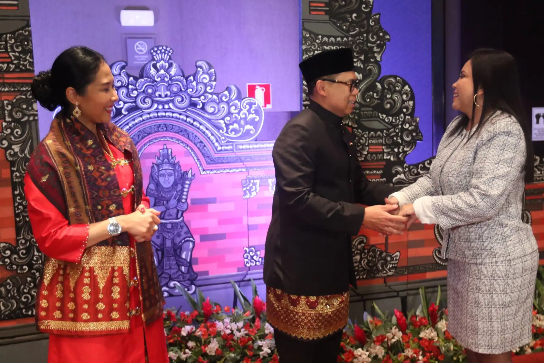 La ceremonia contó con la participación de invitados, entre ellos altos funcionarios de ministerios e instituciones del gobierno peruano, representantes de gobiernos locales, embajadores, miembros del cuerpo diplomático, empresarios, académicos y amigos de Indonesia.
Foto: ANDINA/ Héctor Vinces