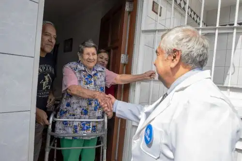 Padomi de EsSalud supera el medio millón de atenciones domiciliarias en solo cinco meses del 2025. Foto: EsSalud