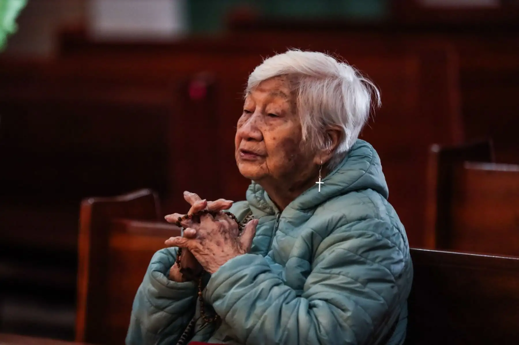 Los devotos a la patrona de América y las Filipinas llegan también para escuchar las misas que se realizarán en el templo de Santa Rosa, ubicado en el mismo santuario. Foto: ANDINA/ Connie Calderon
