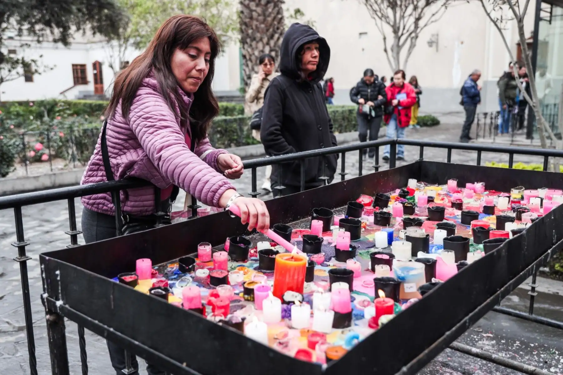Este santuario, ubicado en el cruce de la avenida Tacna y jirón Conde de Superunda, en el centro de Lima, ya está recibiendo a familias que quieren ver el lugar donde la santa limeña paso parte de su vida. Foto: ANDINA/ Connie Calderon