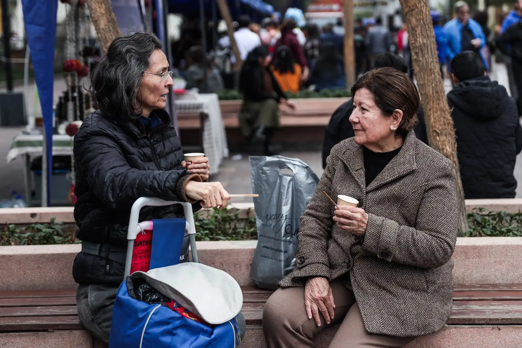 Conmemorando el reciente Día del Café Peruano, la Municipalidad de Miraflores ofrece una feria que reúne a distintos productores y representantes de destacadas cafeterías del distrito. Los asistentes pueden catar gratuitamente los diversos tipos de café hasta las 5 pm. Foto: ANDINA/ Connie Calderon