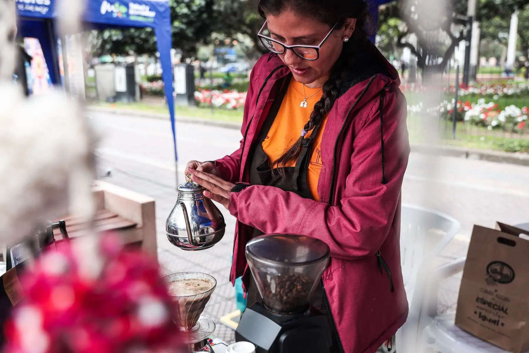 Conmemorando el reciente Día del Café Peruano, la Municipalidad de Miraflores ofrece una feria que reúne a distintos productores y representantes de destacadas cafeterías del distrito. Los asistentes pueden catar gratuitamente los diversos tipos de café hasta las 5 pm. Foto: ANDINA/ Connie Calderon