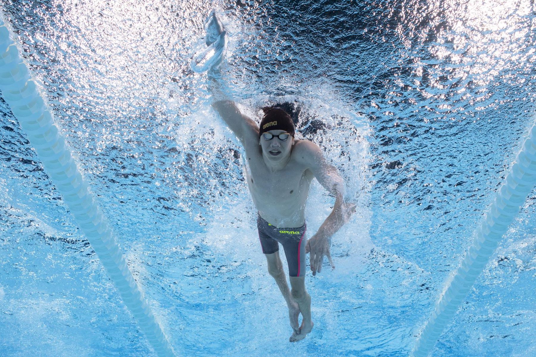 Kirill Pulver de Rusia en la final de Para Swimming 200m Freestyle S5 en el Paris La Defense Arena de los Juegos Paralímpicos París 2024 en Francia. Foto: EFE