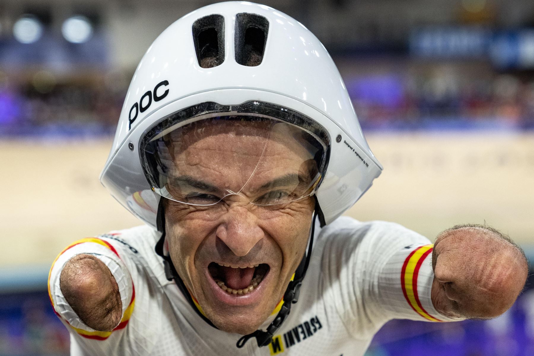 El ciclista español Ricardo Ten tras la prueba de persecución de 3000 metros, en la que ha conseguido la medalla de bronce, este jueves en los Juegos Paralímpicos París 2024 en Francia. Foto: EFE