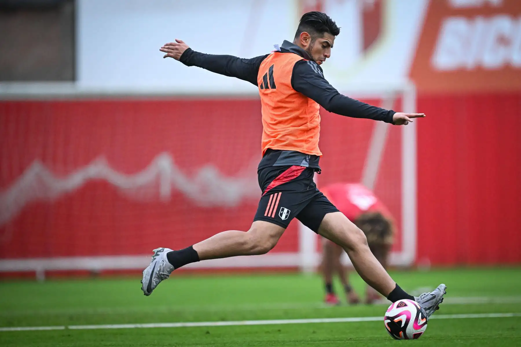 Jugadores de la Selección Peruana de Fútbol, dirigidos por el técnico Jorge Fossati, entrenan en la Villa Deportiva Nacional (Videna), con miras a su próximo partido de eliminatorias al Mundial 2026 contra Colombia el viernes 6 de setiembre. Foto: FPF