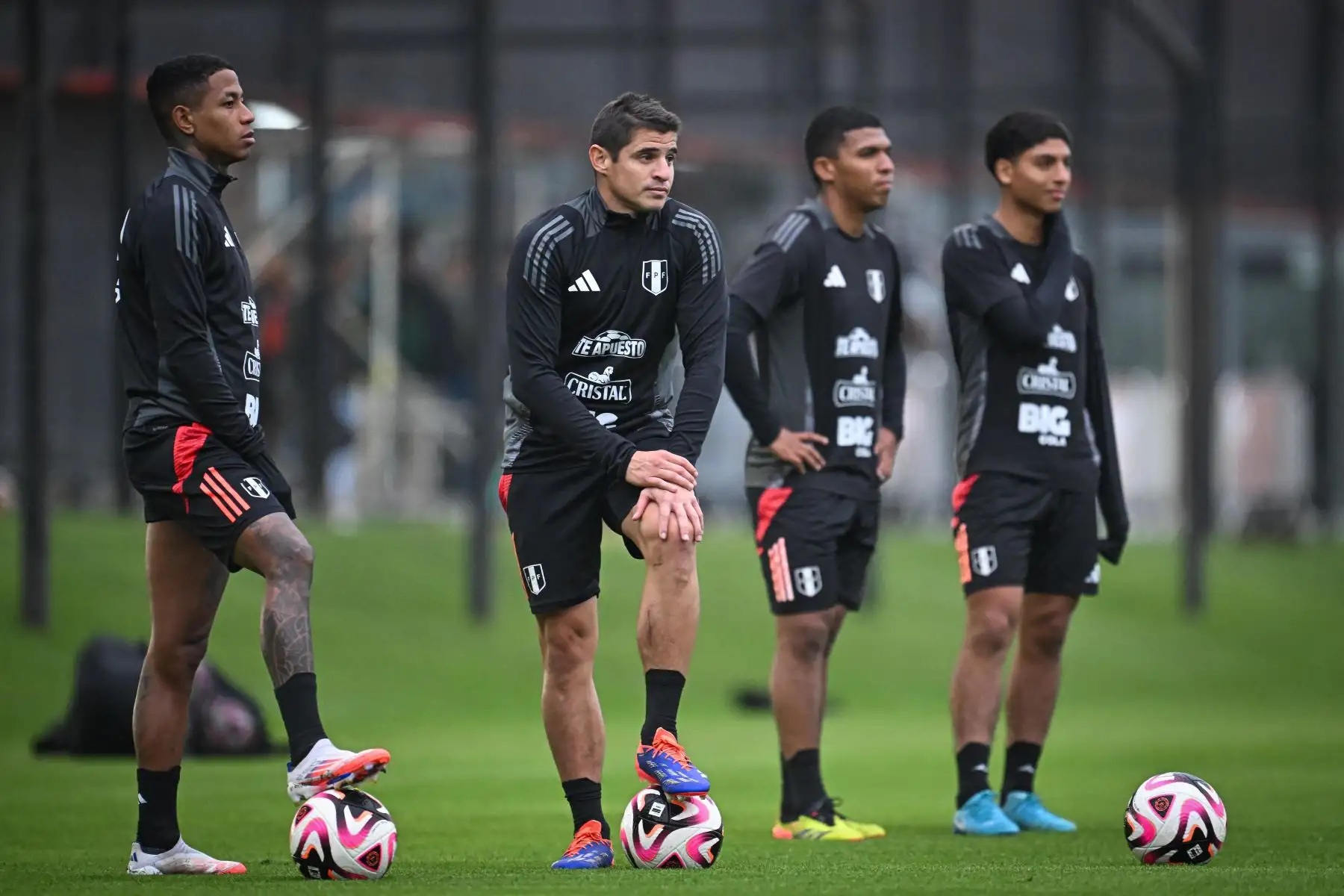 Jugadores de la Selección Peruana de Fútbol, dirigidos por el técnico Jorge Fossati, entrenan en la Villa Deportiva Nacional (Videna), con miras a su próximo partido de eliminatorias al Mundial 2026 contra Colombia el viernes 6 de setiembre. Foto: FPF