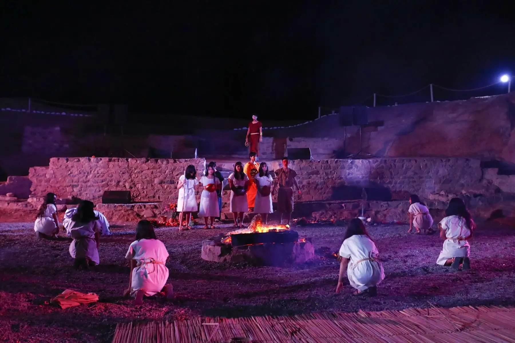 Con ceremonia de pago a la tierra y escenificaciones mitológicas se dió inicio al Vichama Raymi 2024, celebración que conmemora los 17 años del inicio de las investigaciones y conservación del Sitio Arqueológico de Vichama, asociada a la civilización Caral, desde el distrito de Végueta, en la provincia de Huaura, región Lima. Foto: ANDINA/Daniel Bracamonte