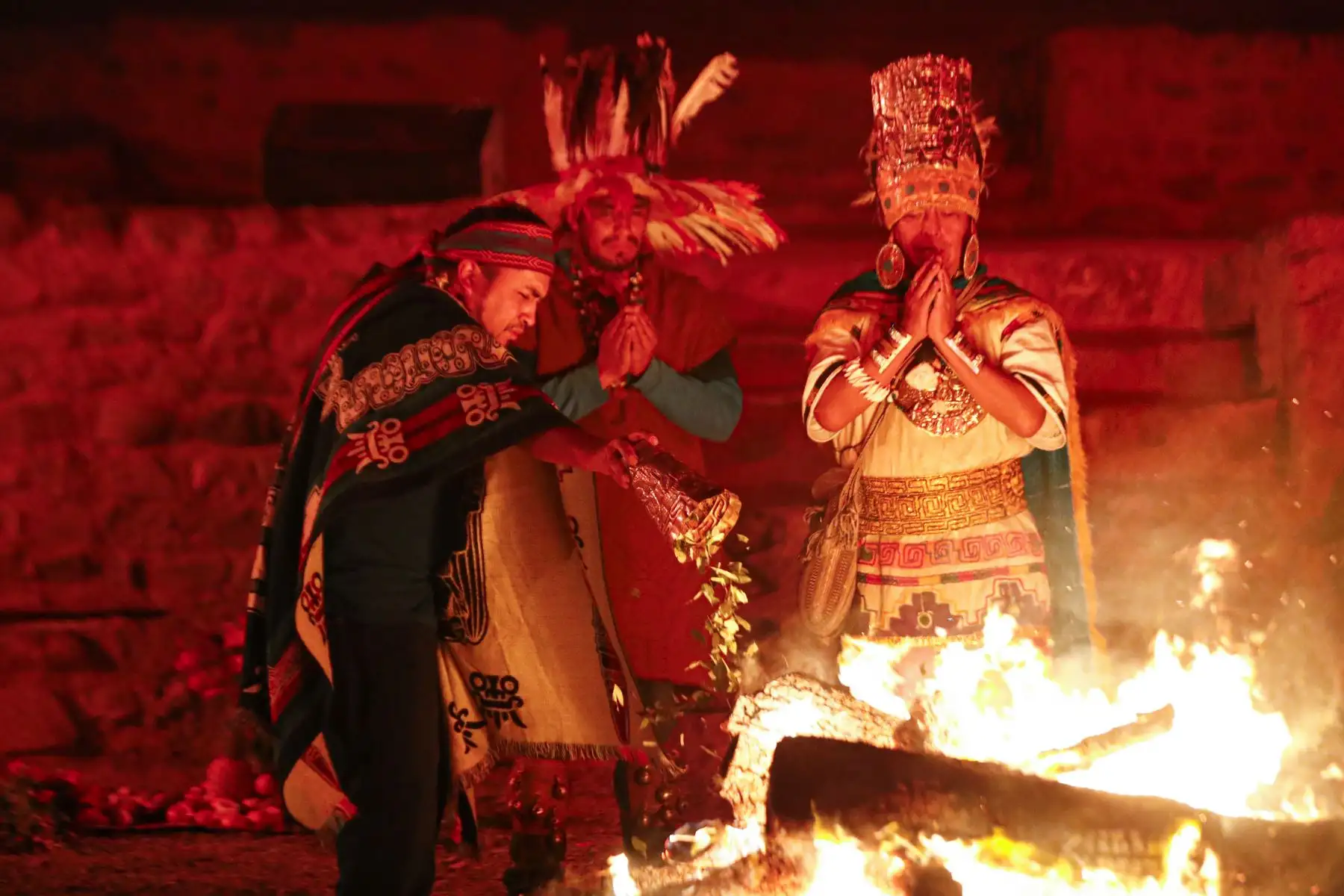 Con ceremonia de pago a la tierra y escenificaciones mitológicas se dió inicio al Vichama Raymi 2024, celebración que conmemora los 17 años del inicio de las investigaciones y conservación del Sitio Arqueológico de Vichama, asociada a la civilización Caral, desde el distrito de Végueta, en la provincia de Huaura, región Lima. Foto: ANDINA/Daniel Bracamonte