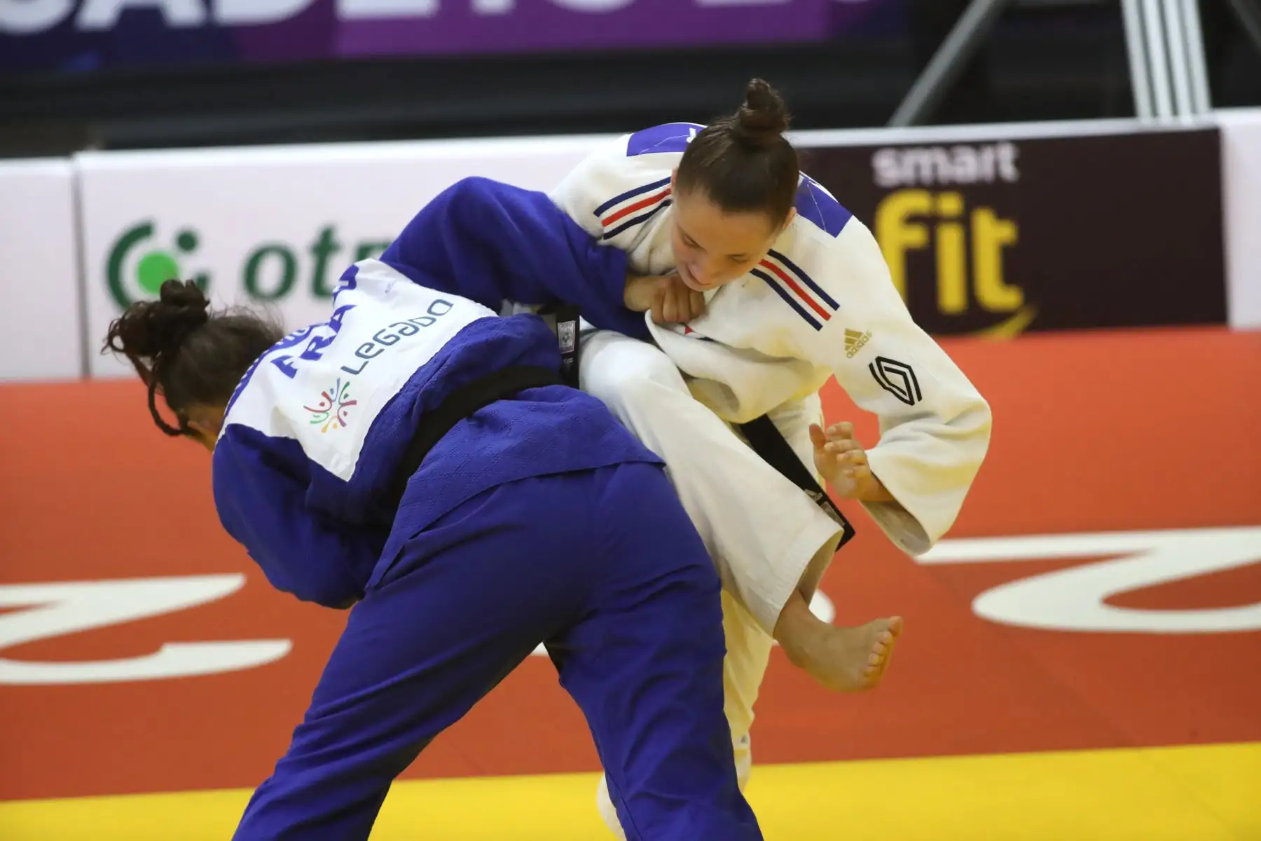 El Campeonato Mundial Cadetes de Judo Lima 2024 se desarrolla del 28 de agosto al 1 de setiembre en el Polideportivo 1 de la sede de Legado Videna, con la participación de aproximadamente 500 deportistas de 51 países. En las imágen Lucie Rullier de Francia y Nina Muteba de Francia.
Foto: ANDINA/ Lino Chipana