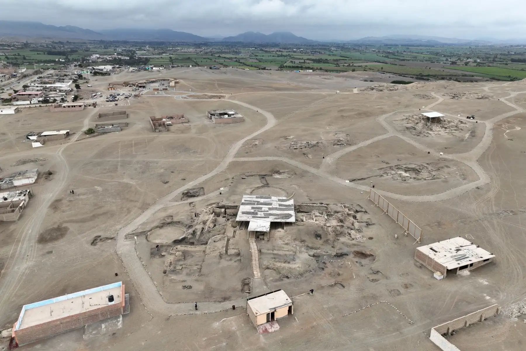 El Vichama Raymi, que conmemora los 17 años del inicio de las investigaciones y conservación del Sitio Arqueológico de Vichama, contó con diversos números artísticos como danzas tradicionales, música en vivo y desfile de caballos peruanos de paso, así como degustación de comidas típicas, entre otras actividades.
 Foto: ANDINA/Daniel Bracamonte
