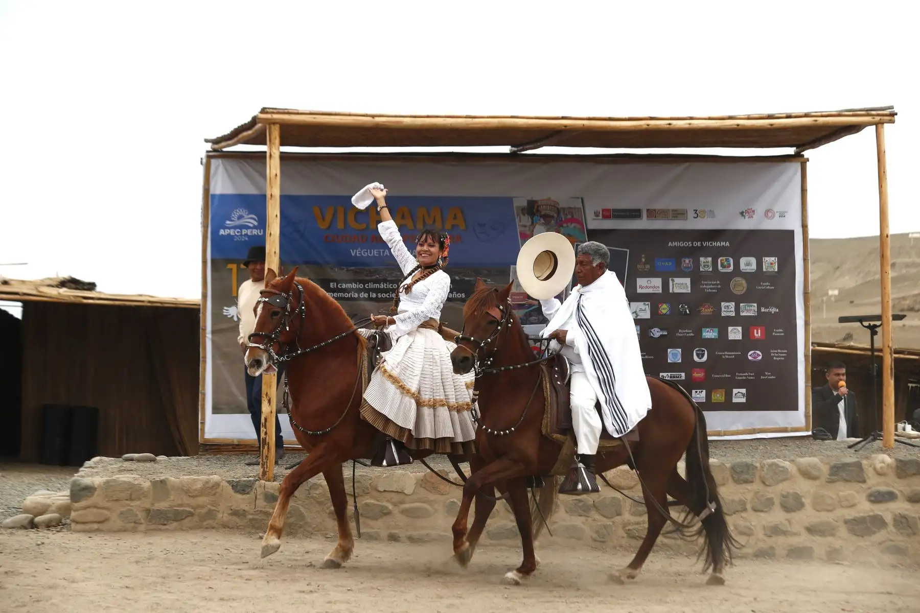 El Vichama Raymi, que conmemora los 17 años del inicio de las investigaciones y conservación del Sitio Arqueológico de Vichama, contó con diversos números artísticos como danzas tradicionales, música en vivo y desfile de caballos peruanos de paso, así como degustación de comidas típicas, entre otras actividades.
 Foto: ANDINA/Daniel Bracamonte